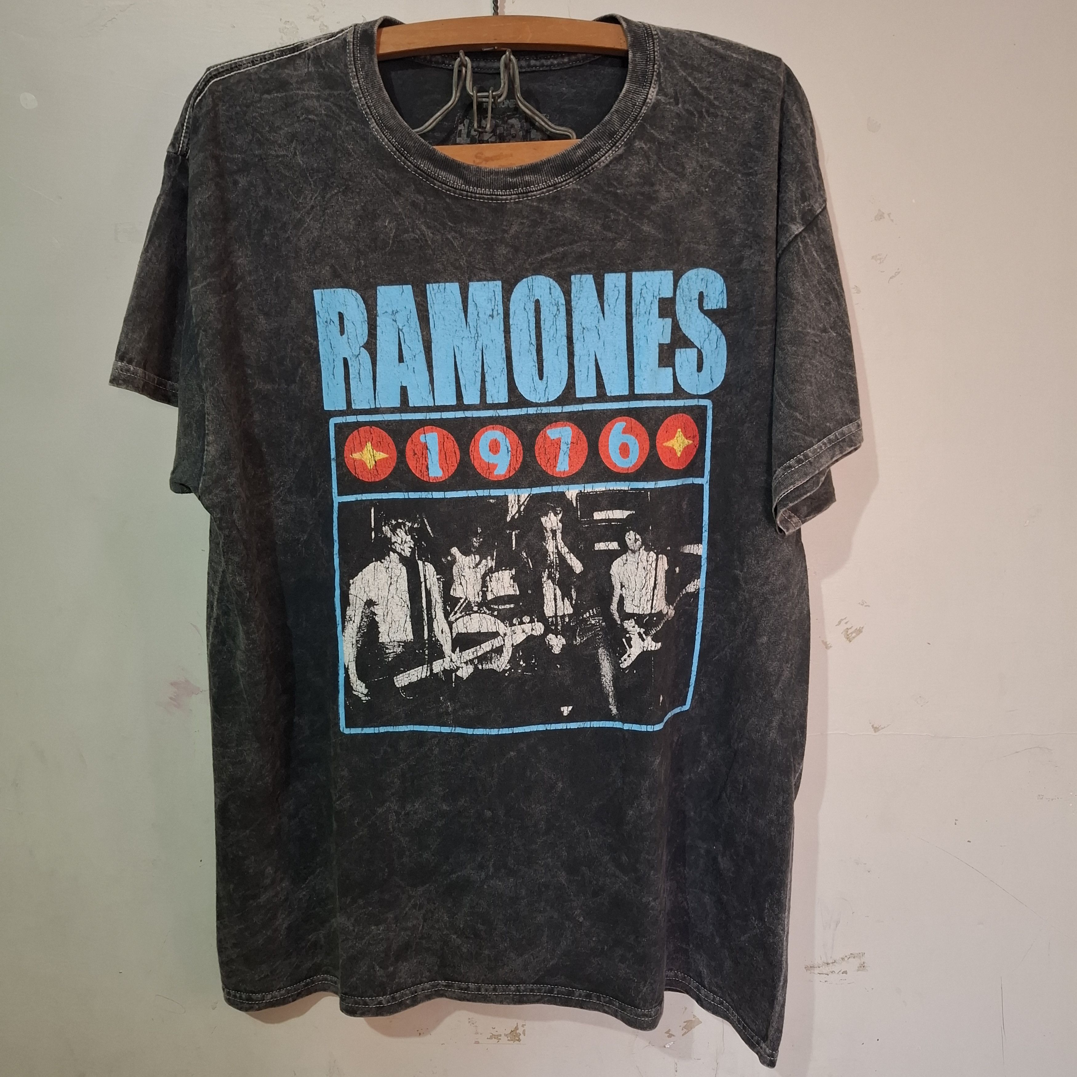 Band Tees Ramones Tour 1976 Size US L / EU 52-54 / 3 - 1 Thumbnail