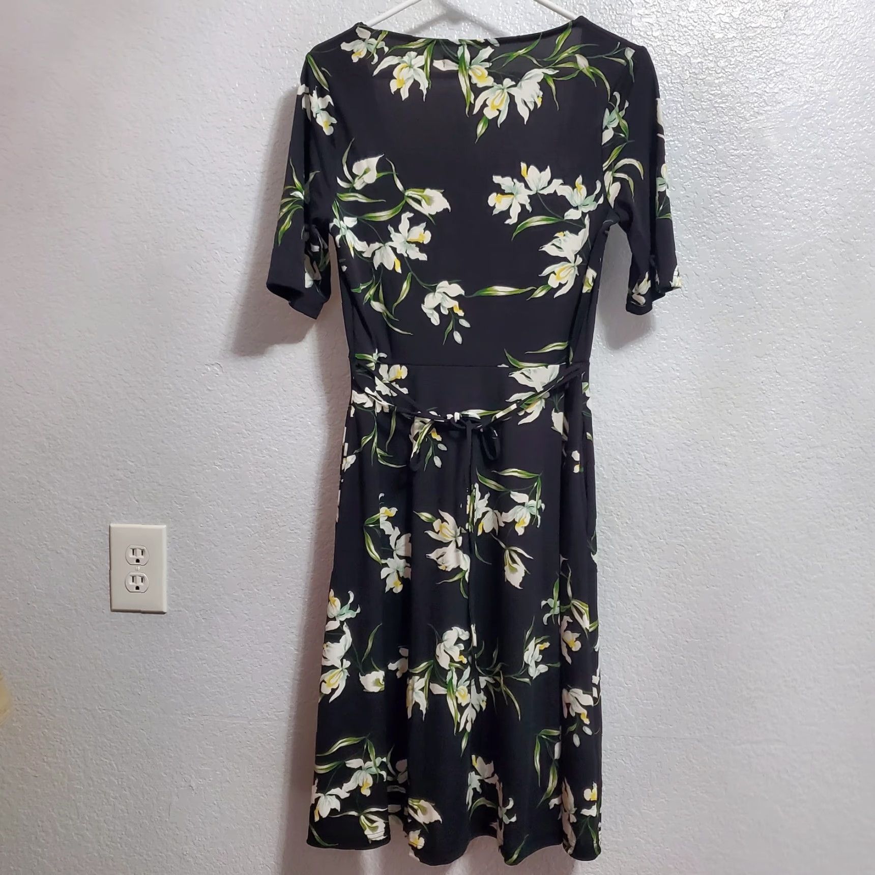 Banana Republic Banana Republic Midi Dress Women M Black Floral Tie Waist Stretch Pockets Size M / US 6-8 / IT 42-44 - 3 Thumbnail