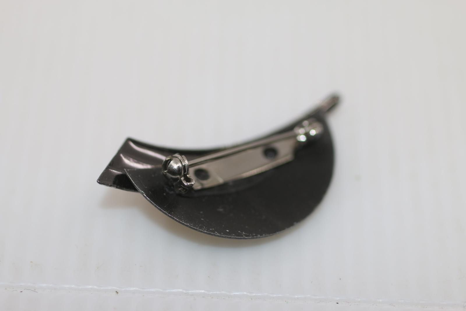 The Unbranded Brand Modern Geometric Pearl Accent Brooch Pin Silver & Gold Tone Size ONE SIZE - 2 Thumbnail