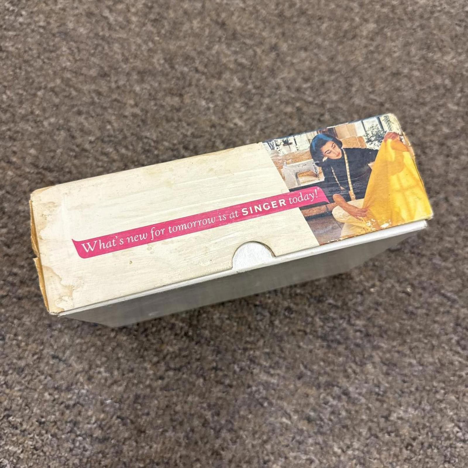Other SINGER Professional Buttonholder in Box Size ONE SIZE - 4 Thumbnail
