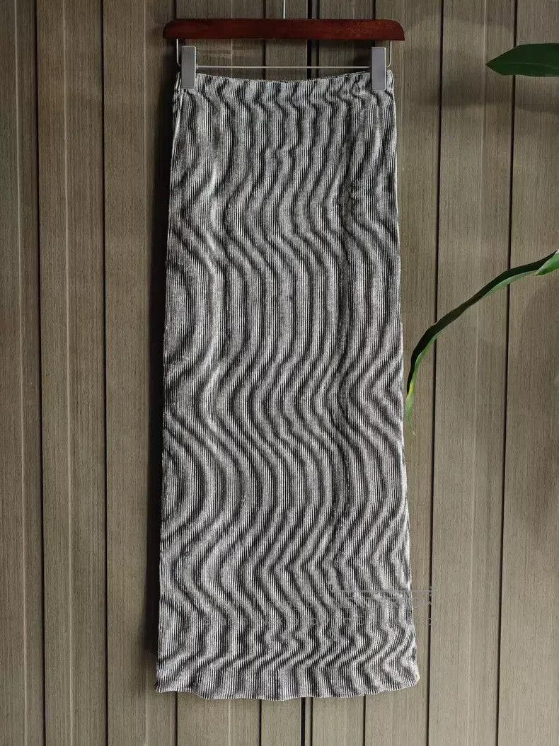 Issey Miyake Issey Miyake Gray Skirt Size 25" / US 0 / IT 36 - 1 Thumbnail