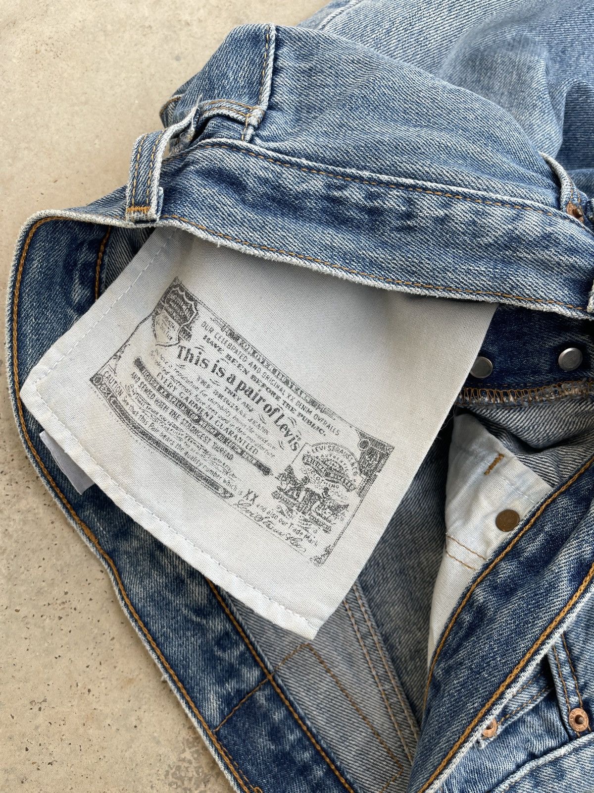 Levi's × Levi's Vintage Clothing × Vintage Levi’s 501 Vintage Y2K Faded Blue Denim Jeans Size US 32 / EU 48 - 9 Thumbnail