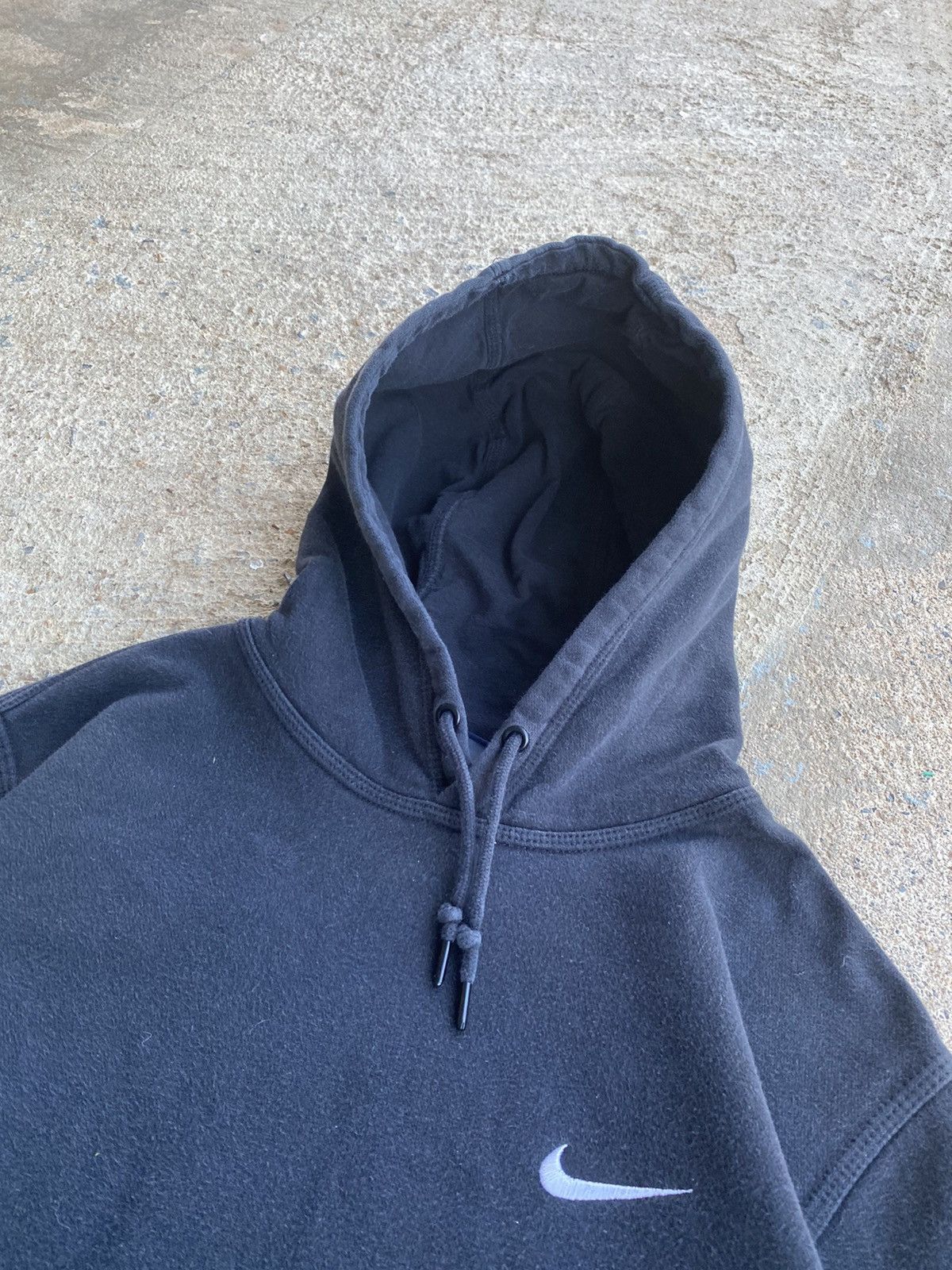 Nike × Vintage Vintage Y2K Nike Faded Black Essential Sweatshirt Hoodie Size US M / EU 48-50 / 2 - 3 Thumbnail