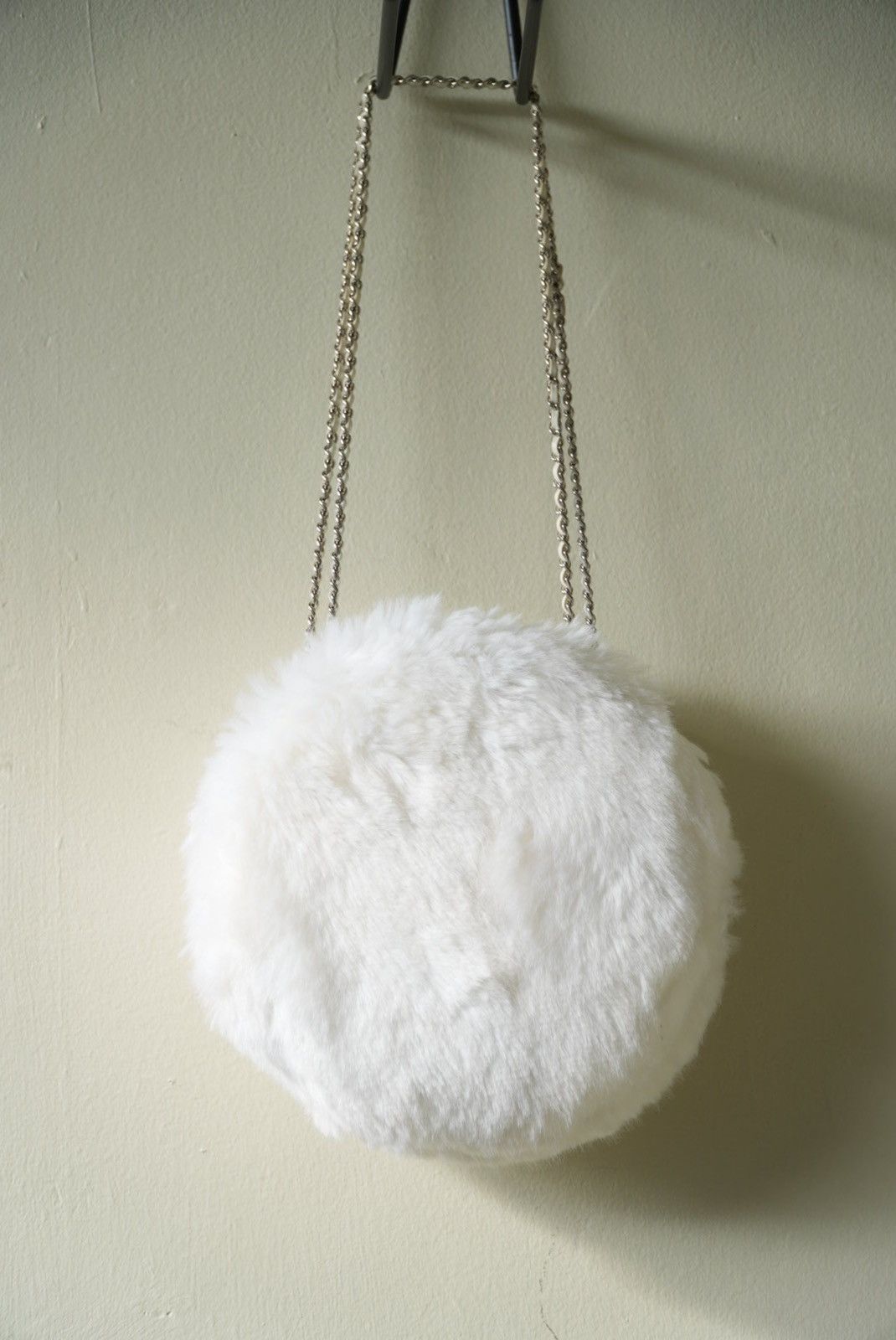 Chanel Chanel White Faux Fur Crystal Embellished CC Round Crossbody Size ONE SIZE - 2 Thumbnail