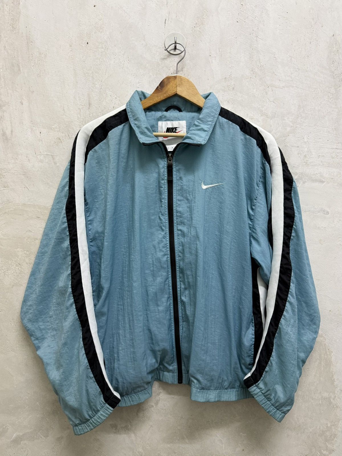 Nike Vintage 90’s Nike Distressed Windbreaker Jacket Size US L / EU 52-54 / 3 - 1 Thumbnail