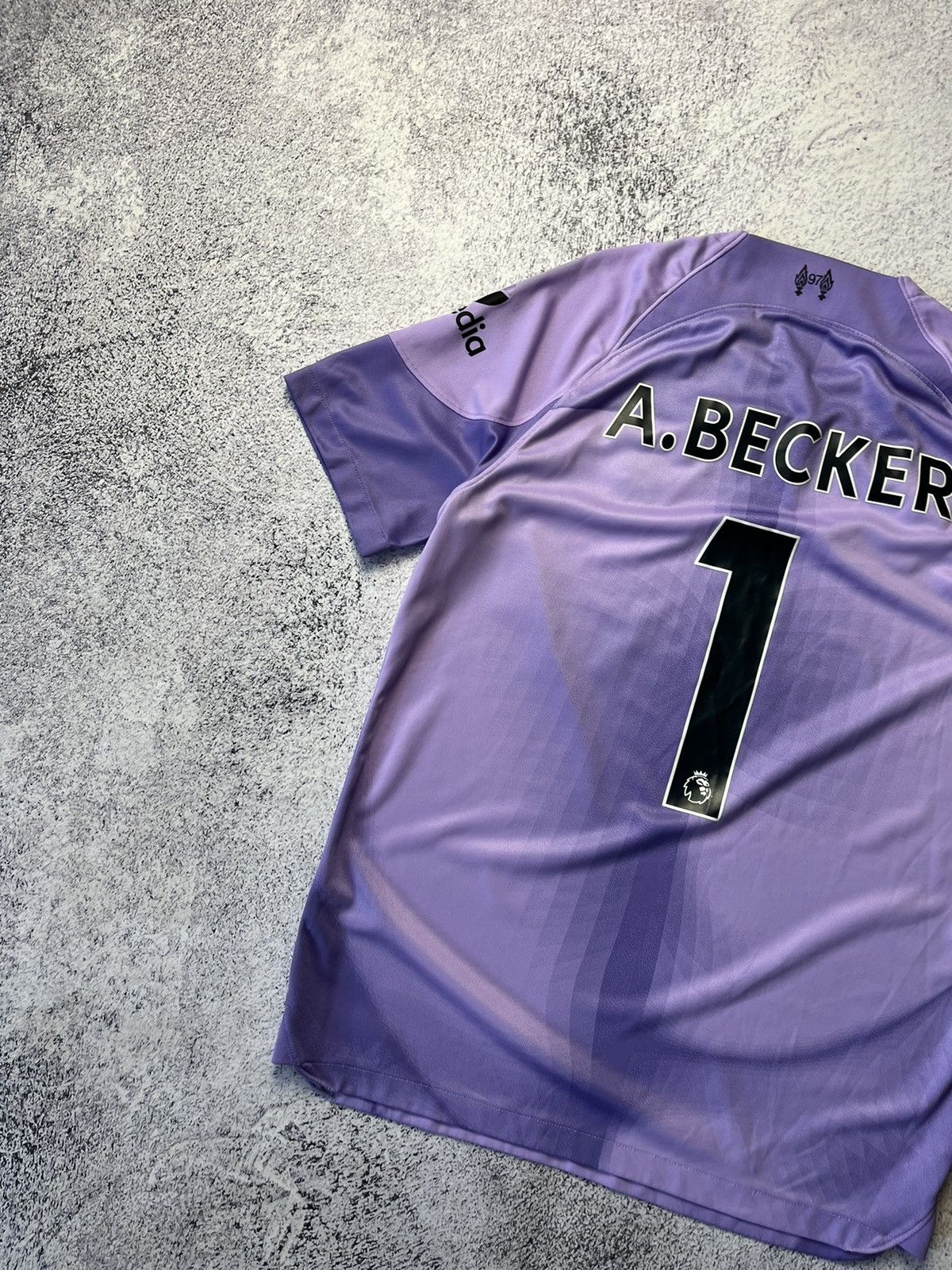Vintage Nike Liverpool A.Becker #1 Goalkeeper Uniform 2022/23 Men's Size US M / EU 48-50 / 2 - 4 Thumbnail