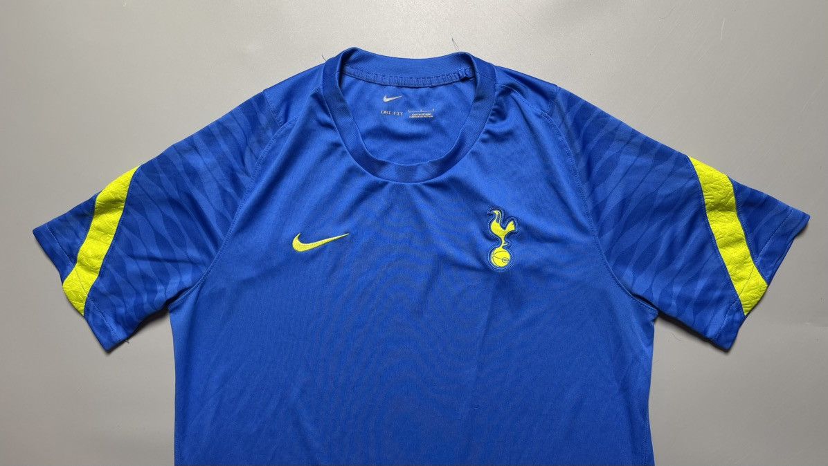 Nike TOTTENHAM HOTSPUR NIKE 2021/2022 FOOTBALL TRAINING JERSEY Size US L / EU 52-54 / 3 - 2 Thumbnail