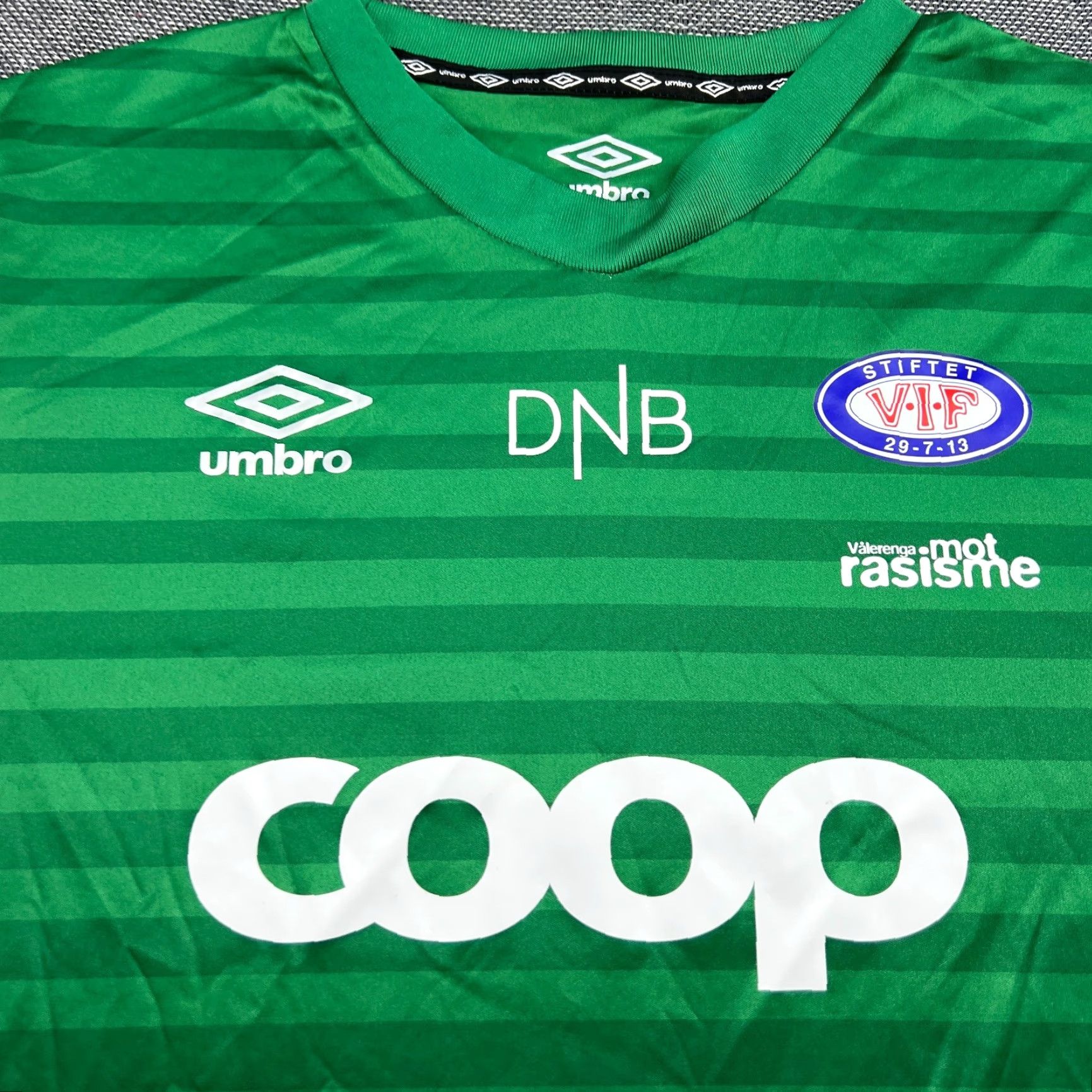 Umbro Valerenga Umbro Shirt Jersey Mens Large Green Football Goalkeeper Training Shirt Size US L / EU 52-54 / 3 - 4 Thumbnail