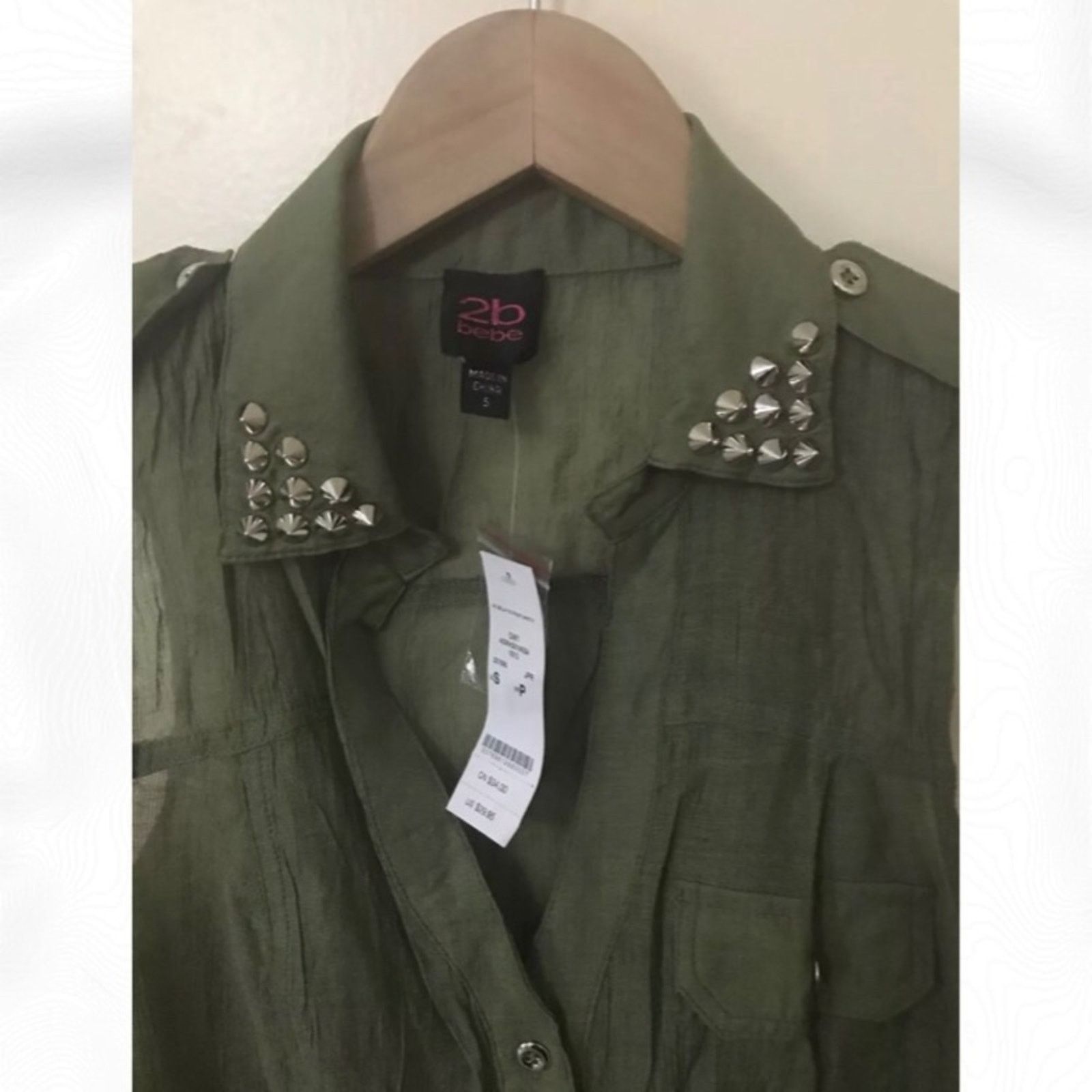 Bebe NWT Bebe 2B Green Bella Tie Front Studded Shirt Size S / US 4 / IT 40 - 4 Thumbnail