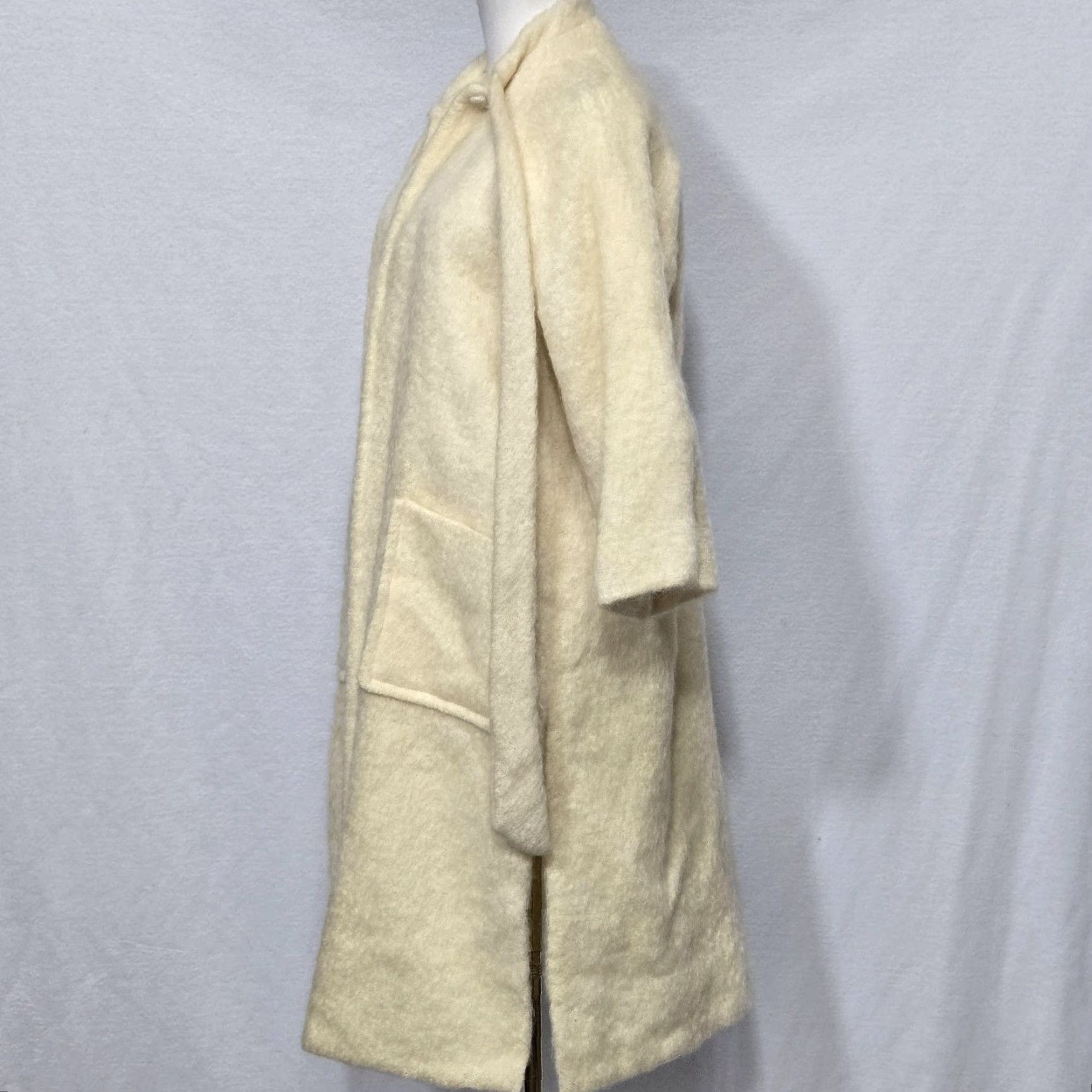 Vintage Emily Wetherby Coat Womens Medium Ivory Fuzzy Boucle Lined Pockets Belted Mid-Length Size M / US 6-8 / IT 42-44 - 4 Thumbnail