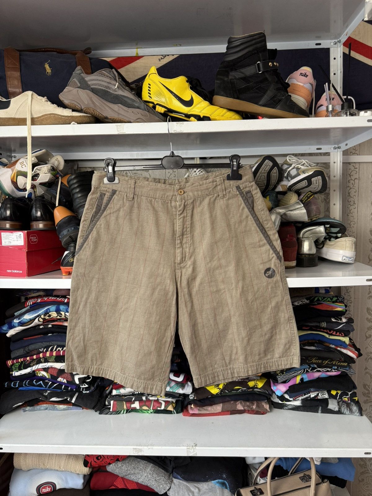 Nike Vintage Nike Shorts Japanese Y2K Size US 32 / EU 48 - 1 Thumbnail