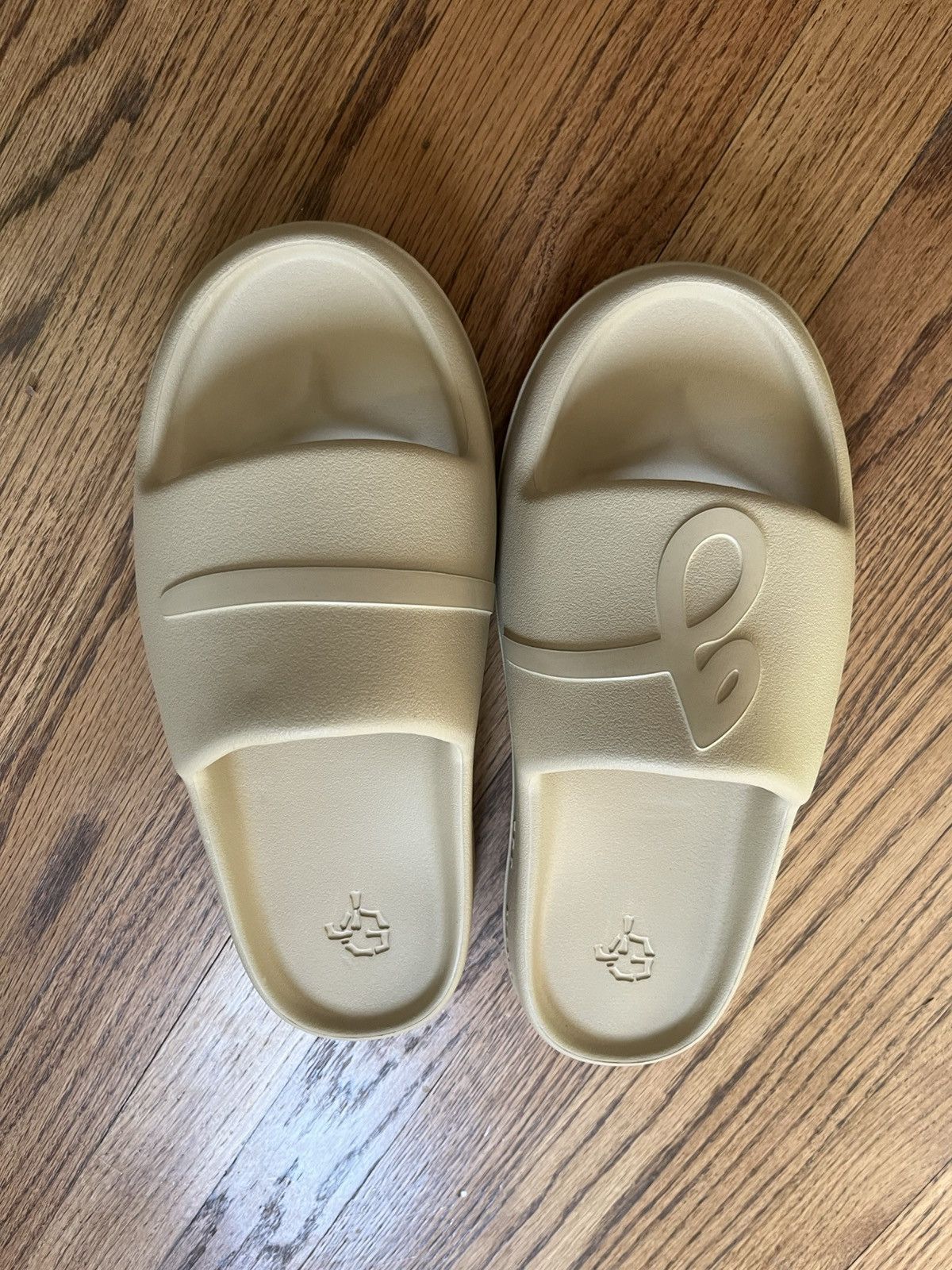 John Geiger John Geiger Slides in Tan - Size 11 Size US 11 / EU 44 - 1 Thumbnail