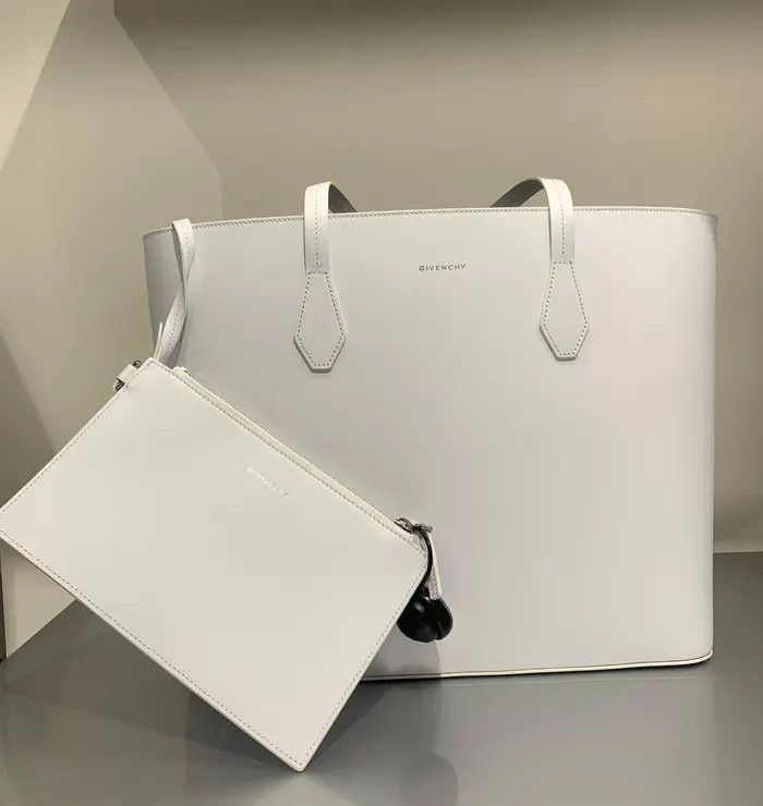 Givenchy o1srvl11e1124 Size: OS/ Tote Bag in White Size ONE SIZE - 2 Thumbnail