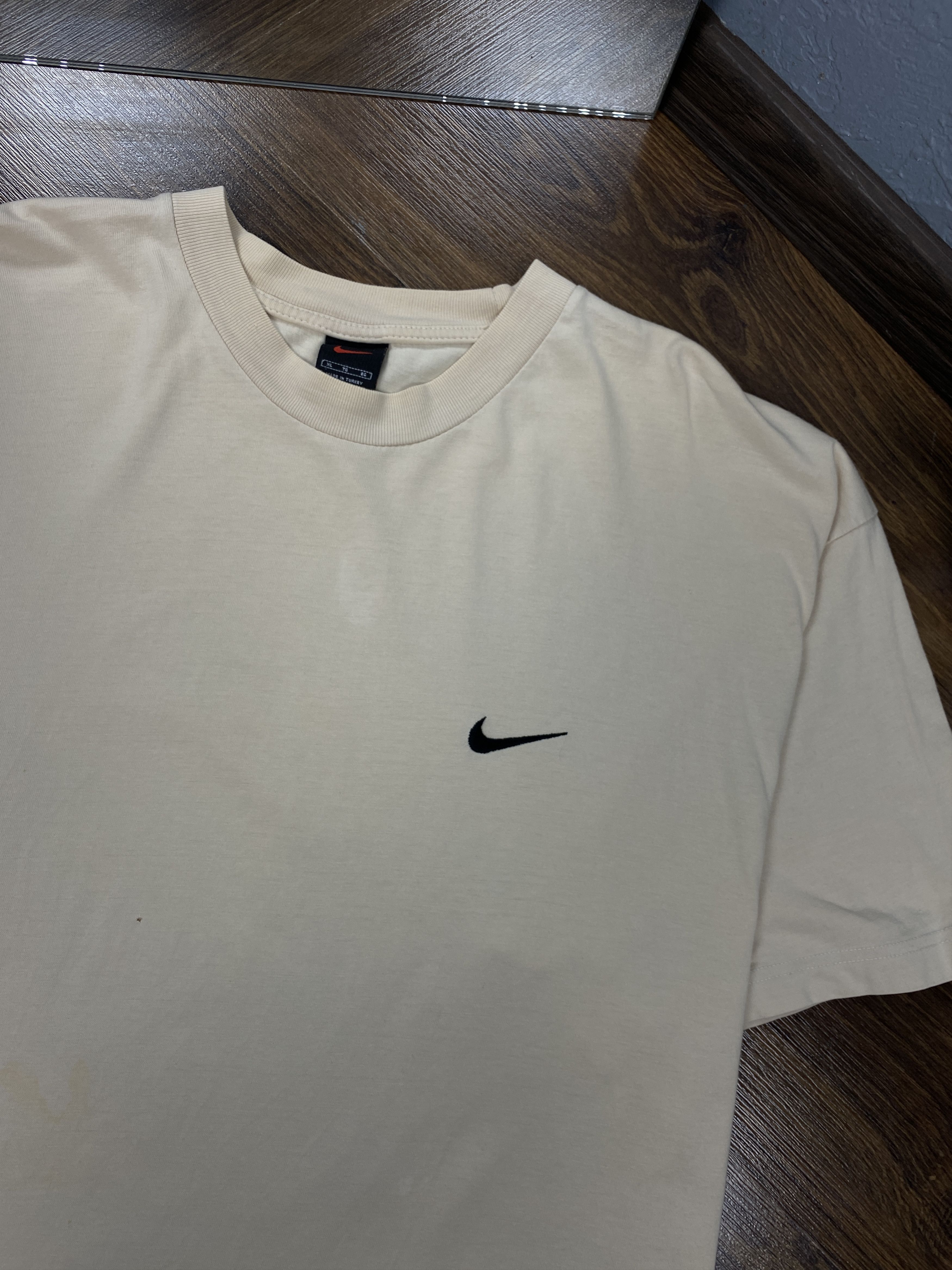 Nike Nike Vintage mini swoosh distreseed t-shirt y2k Size US XL / EU 56 / 4 - 2 Thumbnail