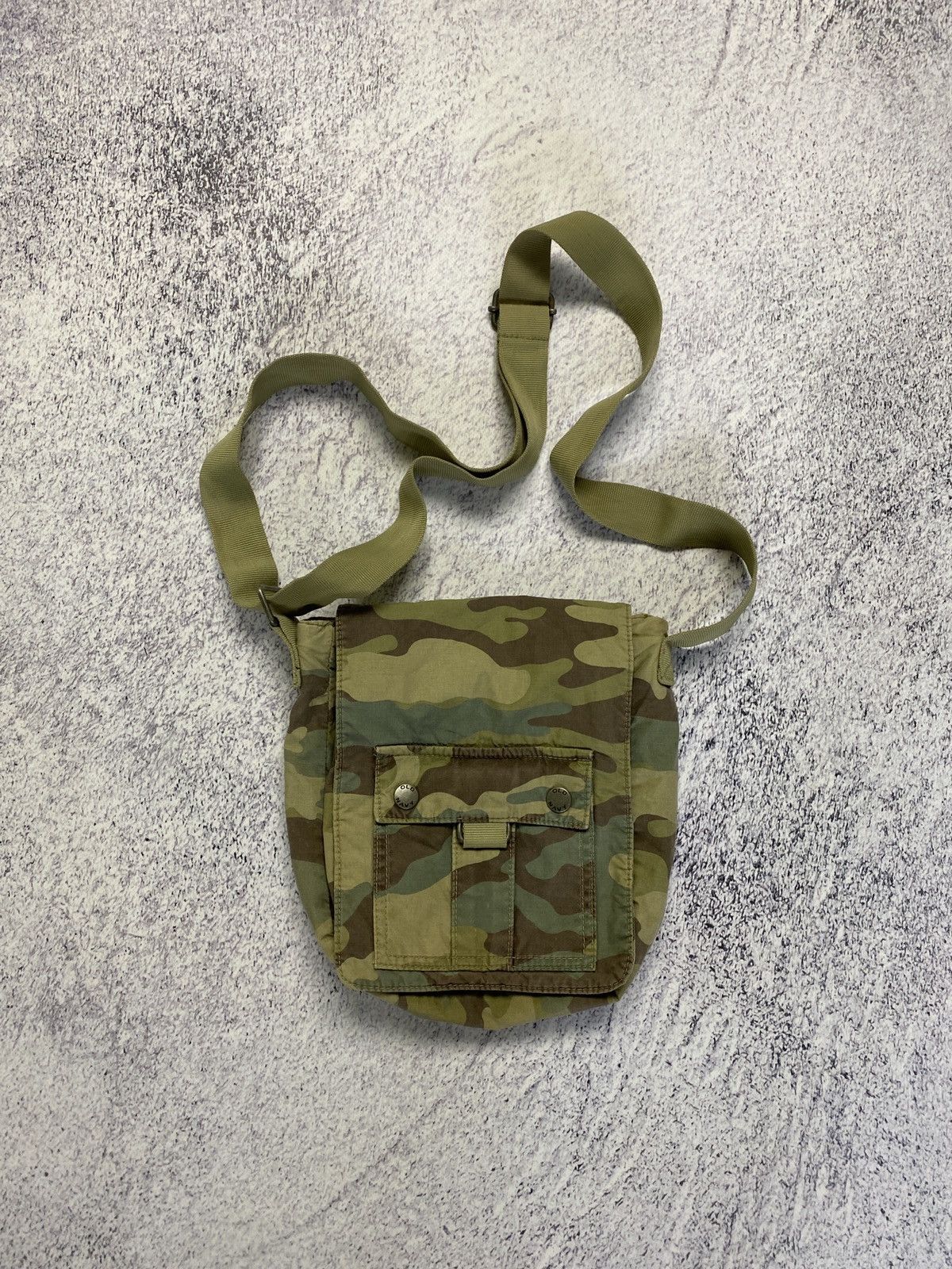 Japanese Brand Vintage Military Nylon Messenger Shoulder Bag Camo Y2k Size ONE SIZE - 1 Thumbnail