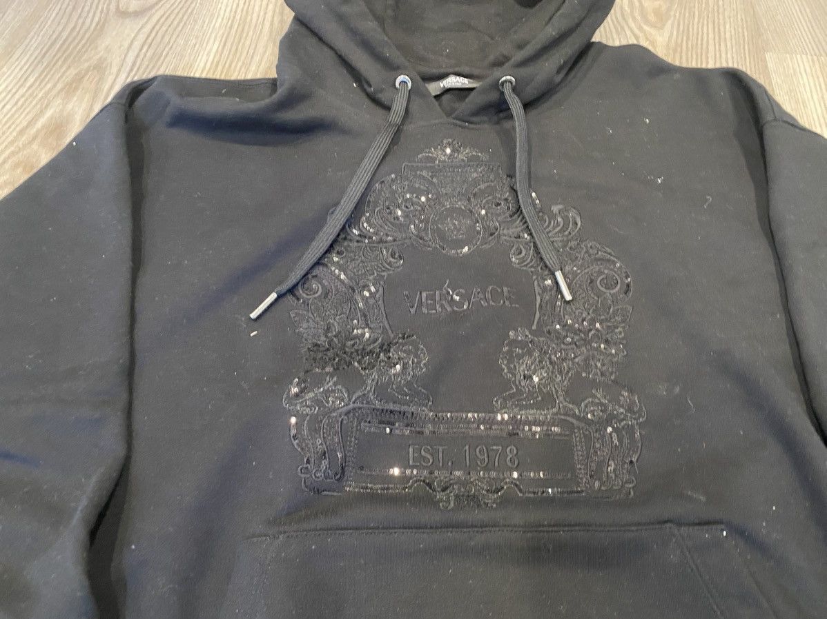 Versace Versace sequence embroidery hoodie Size US L / EU 52-54 / 3 - 7 Thumbnail
