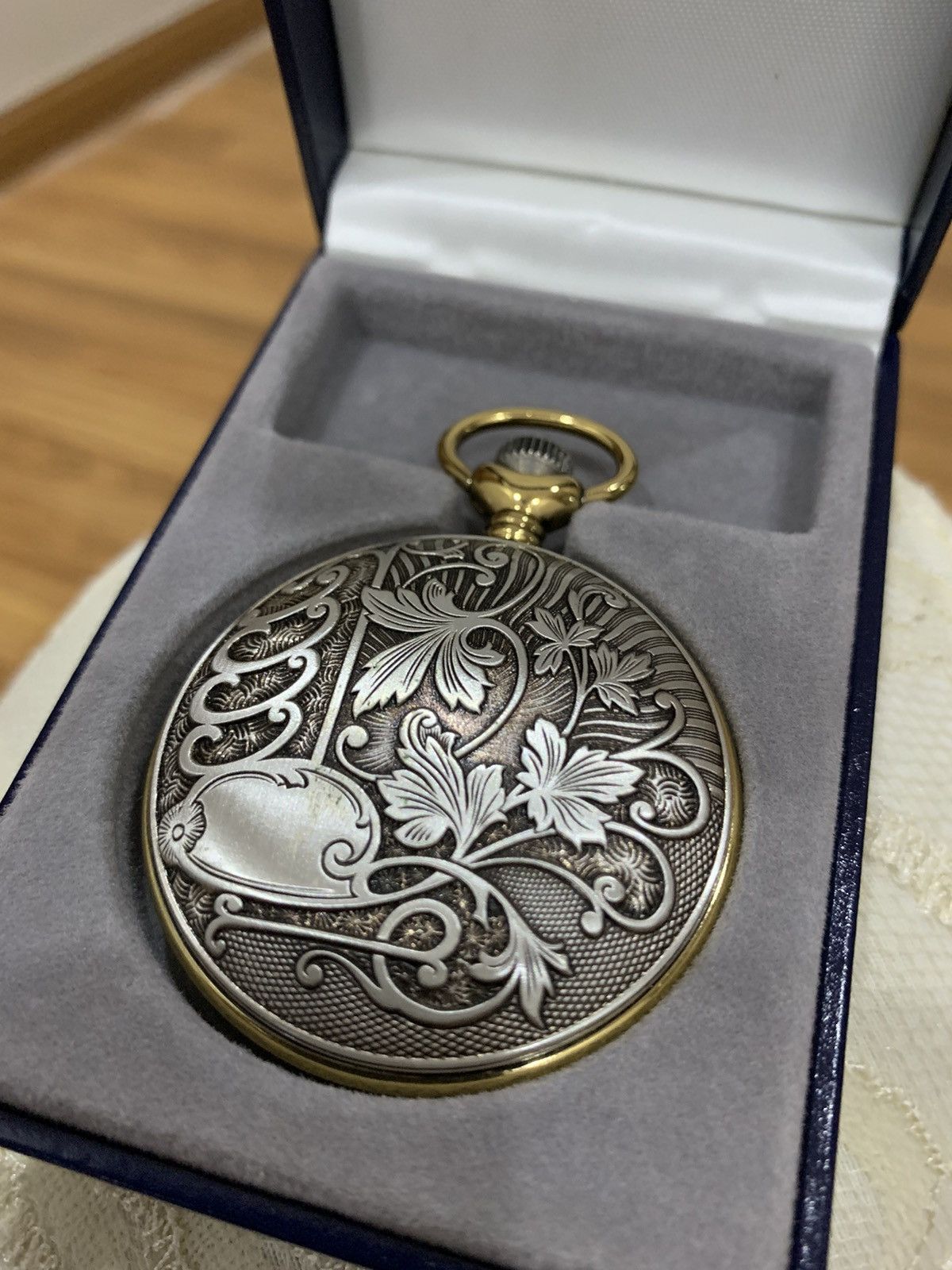 Jewelry JACQUES DU MANOIR SWISS CARVED GOLD FINISHING POCKET WATCH Size ONE SIZE - 4 Thumbnail