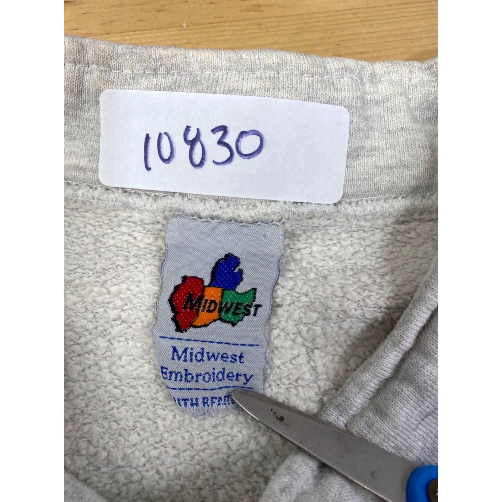 Vintage VINTAGE Syracuse University Sweatshirt XL Gray USA EmbroideredPullover Unisex Adults Sweatshirt Embroidered USA Gray XL Syracuse University Sweatshirt Size US XL / EU 56 / 4 - 3 Thumbnail