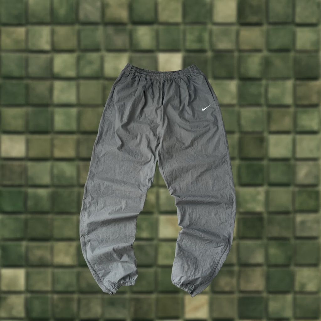 Nike VINTAGE Nike Track Pants Mens XL Nylon Gray Y2K Activewear Pants Size US 36 / EU 52 - 1 Thumbnail