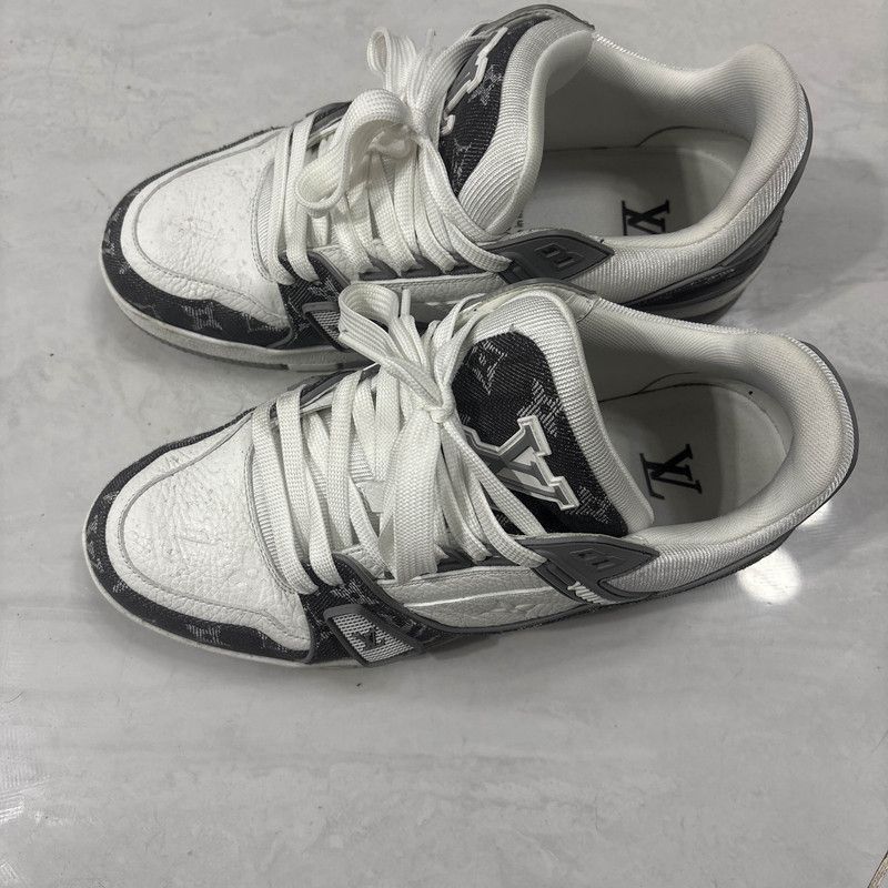 Louis Vuitton Louis Vuitton Trainer Low-Top Sneakers in Gray and White -2 Size US 7.5 / EU 40-41 - 1 Thumbnail