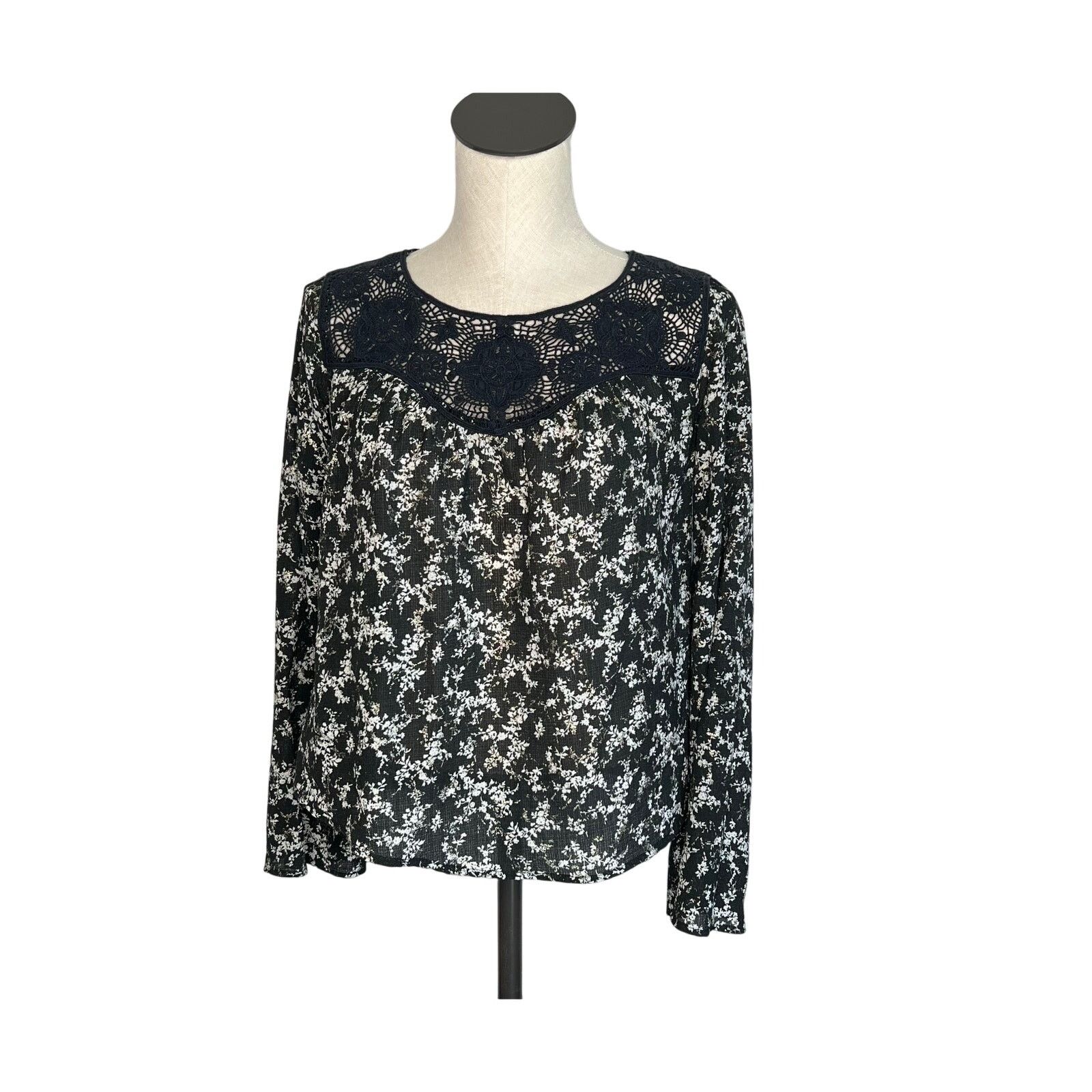 Other Xhilaration black floral print top with crochet yoke Size M Size M / US 6-8 / IT 42-44 - 1 Thumbnail