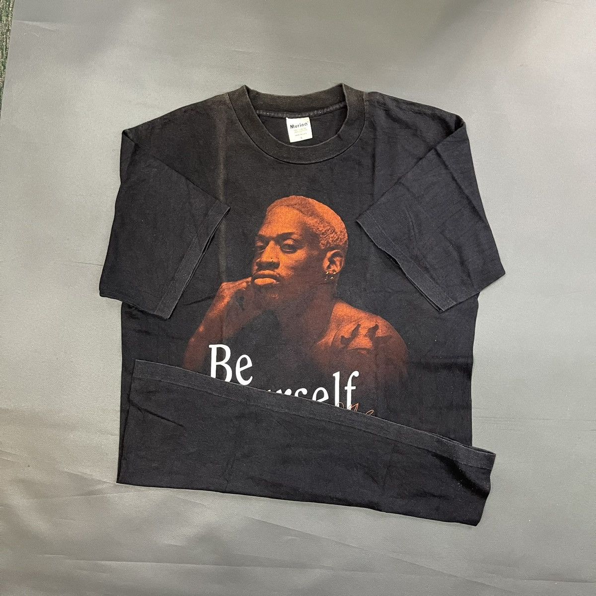 NBA × Vintage VINTAGE DENNIS RODMAN SIGNATURE 1997 90s T SHIRT Size US L / EU 52-54 / 3 - 3 Thumbnail