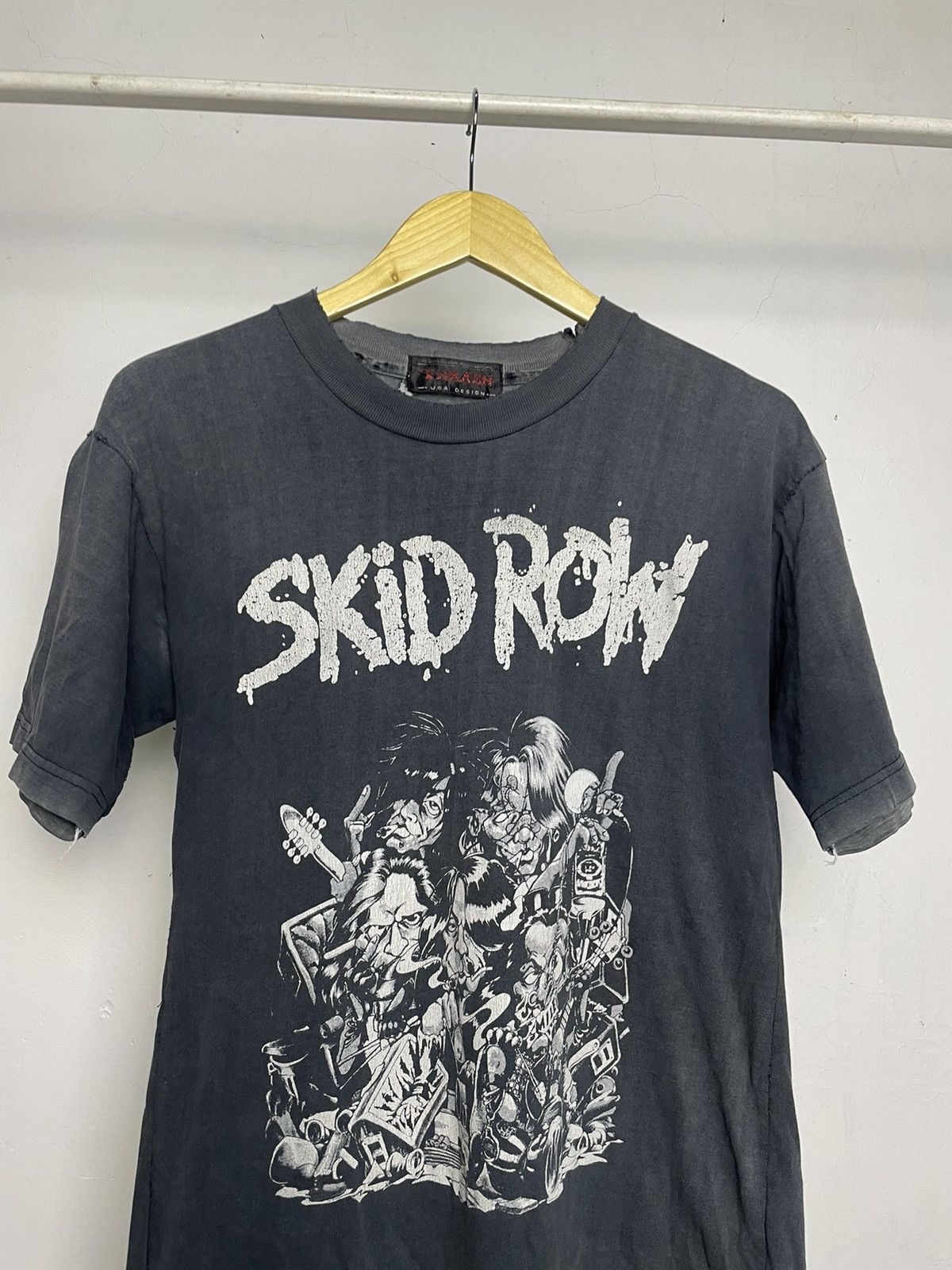 Band Tees × Vintage THRASHED Vintage Skid Row Rock Band Tees Distressed Size US M / EU 48-50 / 2 - 3 Thumbnail