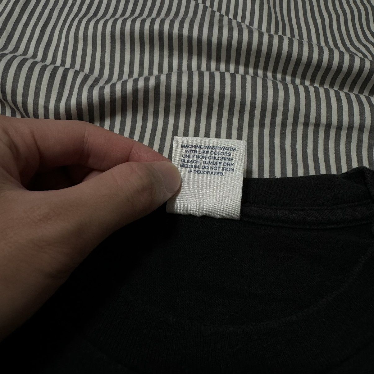 Supreme Supreme World Famous Tee Size US M / EU 48-50 / 2 - 4 Thumbnail
