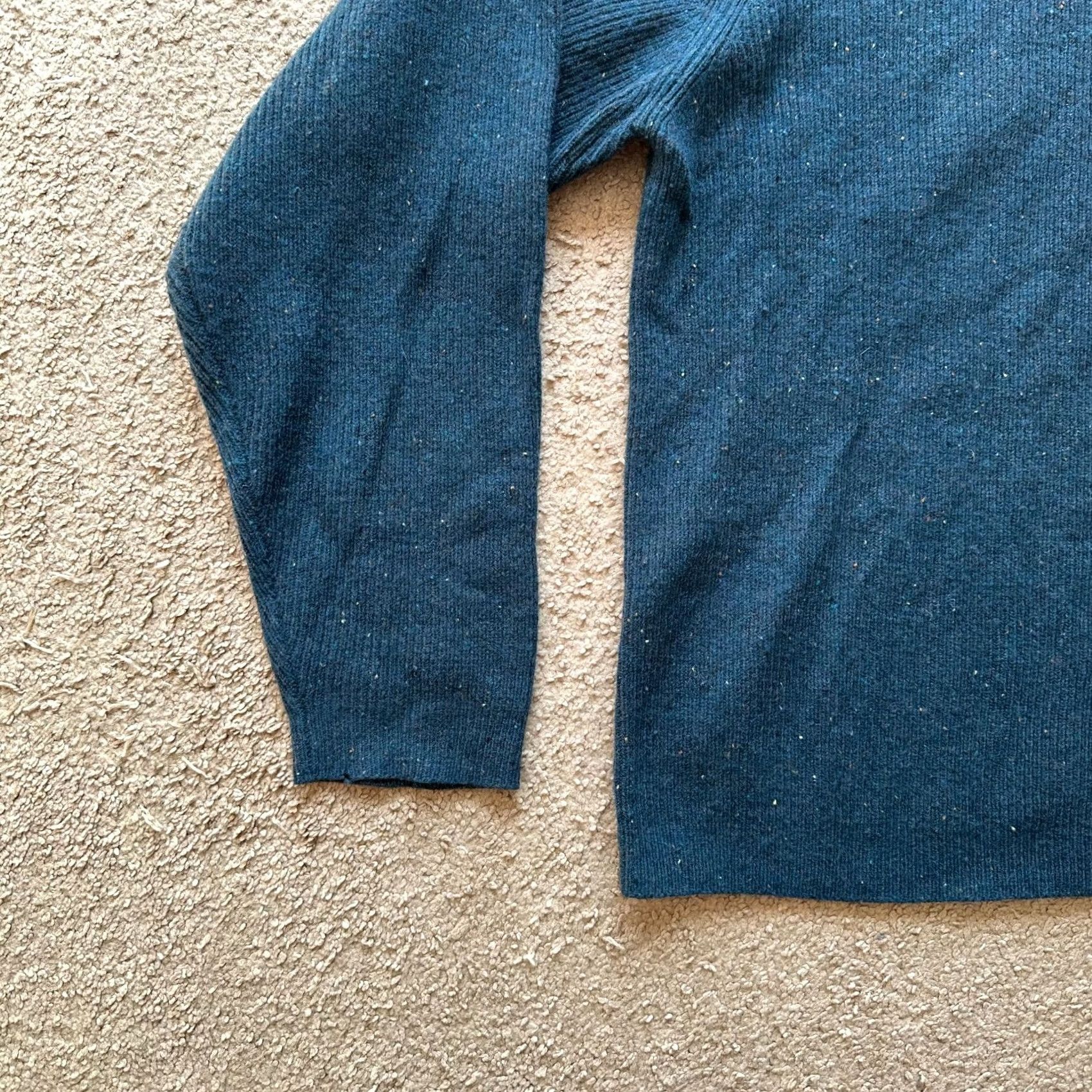 Geoffrey Beene Geoffrey Beene V Neck 100% Wool Pullover Sweater Mens Large Blue Long Sleeve Knit Clothing solid Logo Embroidered Regular Fit Fall Winter Size US L / EU 52-54 / 3 - 5 Thumbnail