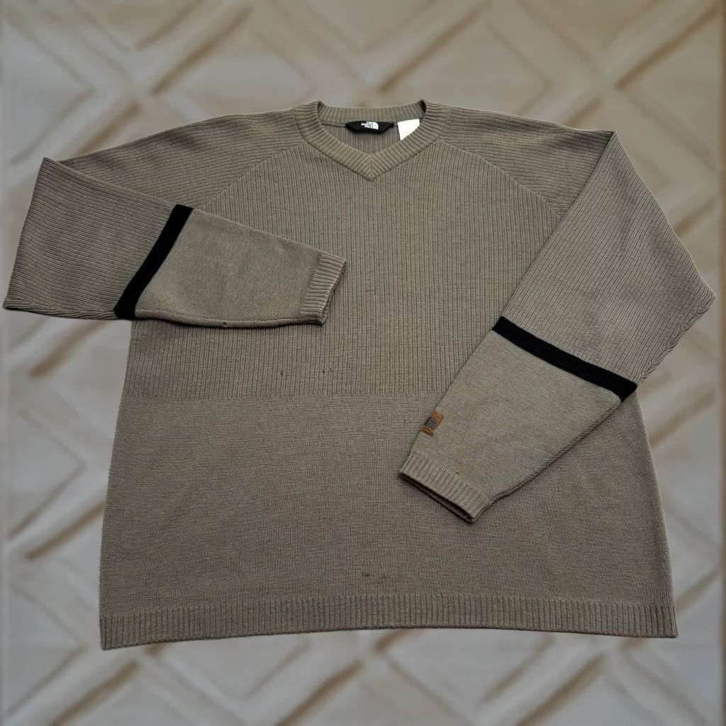 The North Face VINTAGE The North Face Wool Sweater Mens Medium Brown V-Neck Pullover Size US M / EU 48-50 / 2 - 1 Thumbnail
