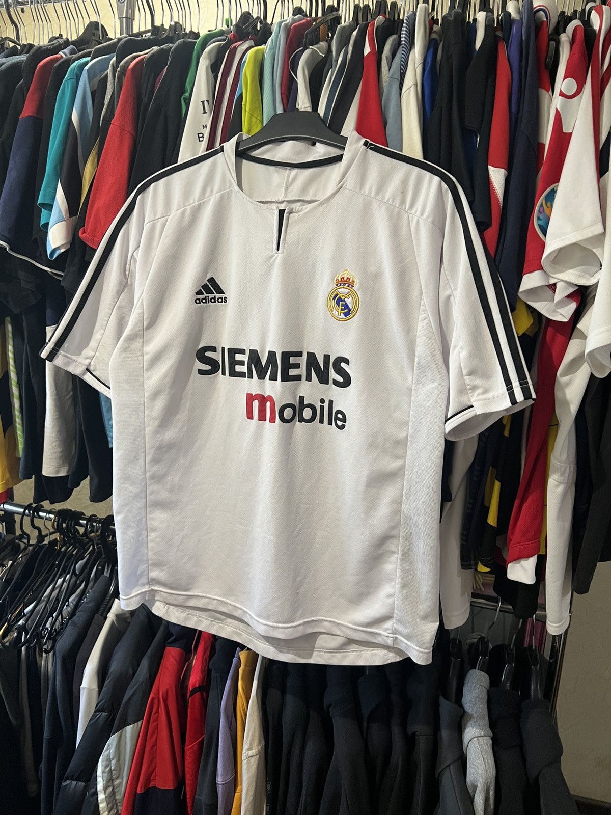 Adidas 2003/2004 VINTAGE ADIDAS REAL MADRID HIME FOOTBALL SHIRT Size US L / EU 52-54 / 3 - 2 Thumbnail