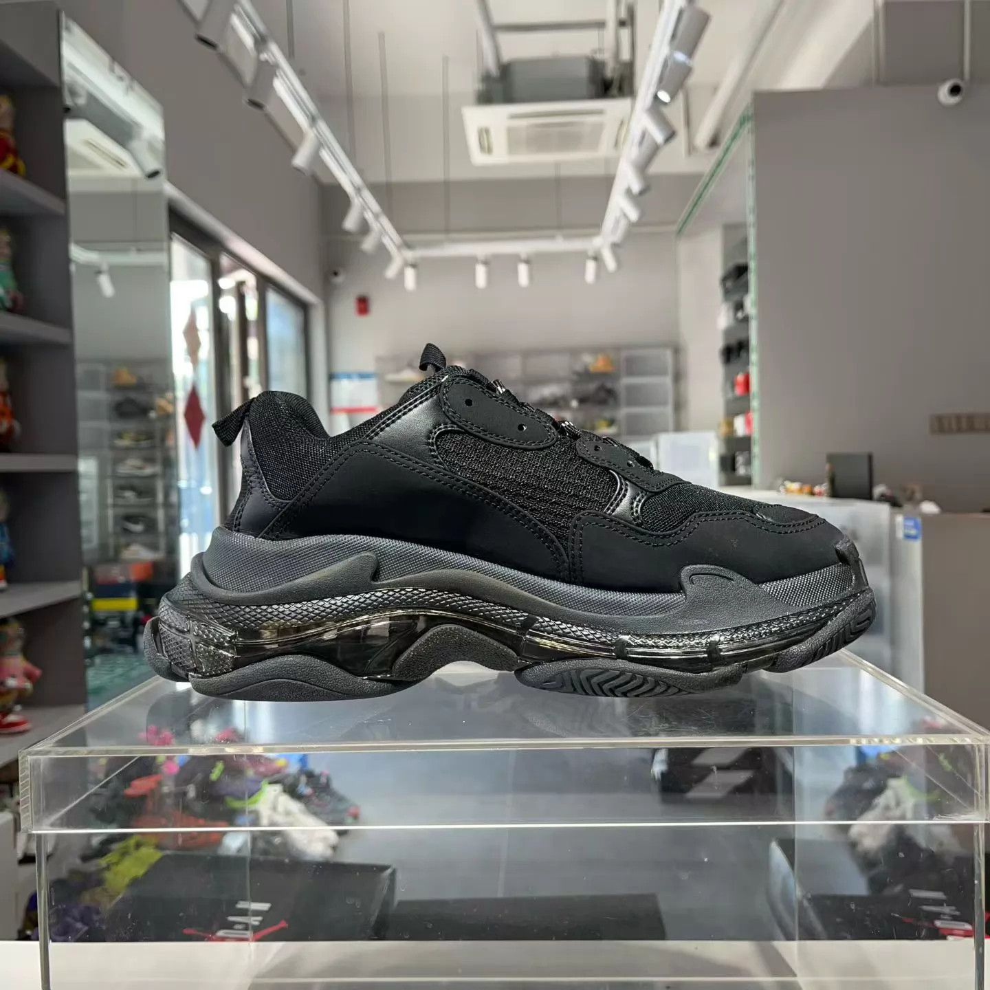 Balenciaga Balenciaga Triple S New Black Air Dad Sneaker 42 Near Mint Size US 9 / EU 42 - 5 Thumbnail