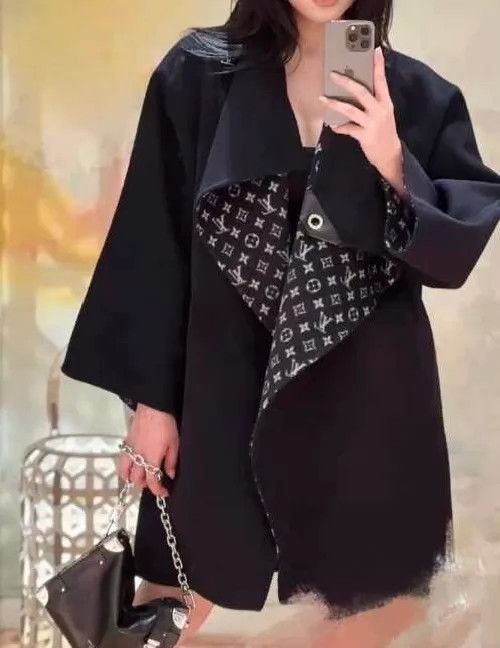 Louis Vuitton LV Monogram Cape Coat 25 New Size 32 Size XXS / US 00 / IT 34 - 6 Thumbnail