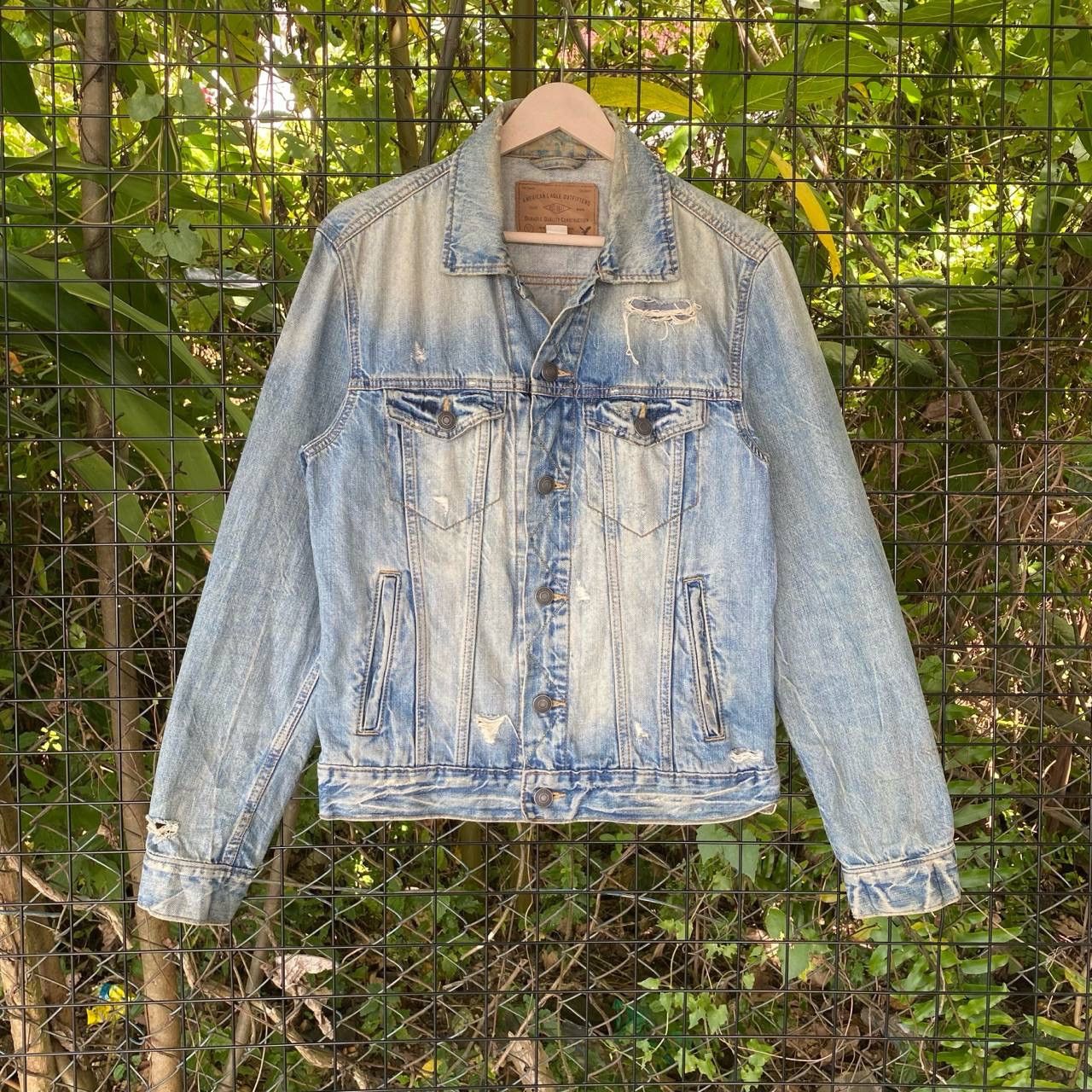 American Eagle Outfitters Vtg Type 3 Light Washed Distressed Denim Jacket Size US M / EU 48-50 / 2 - 1 Thumbnail