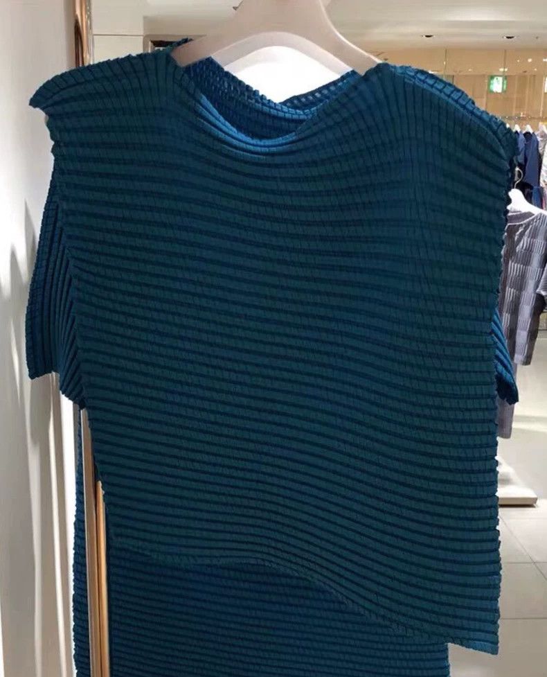Issey Miyake Issey Miyake size:one size Lake blue mainline vest Size XS / US 0-2 / IT 36-38 - 1 Thumbnail