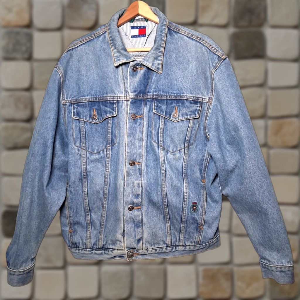 VINTAGE Tommy Hilfiger Jean Jacket Men M Blue Denim Trucker 90s Crest Logo Pocket Short Coat Casual Mens