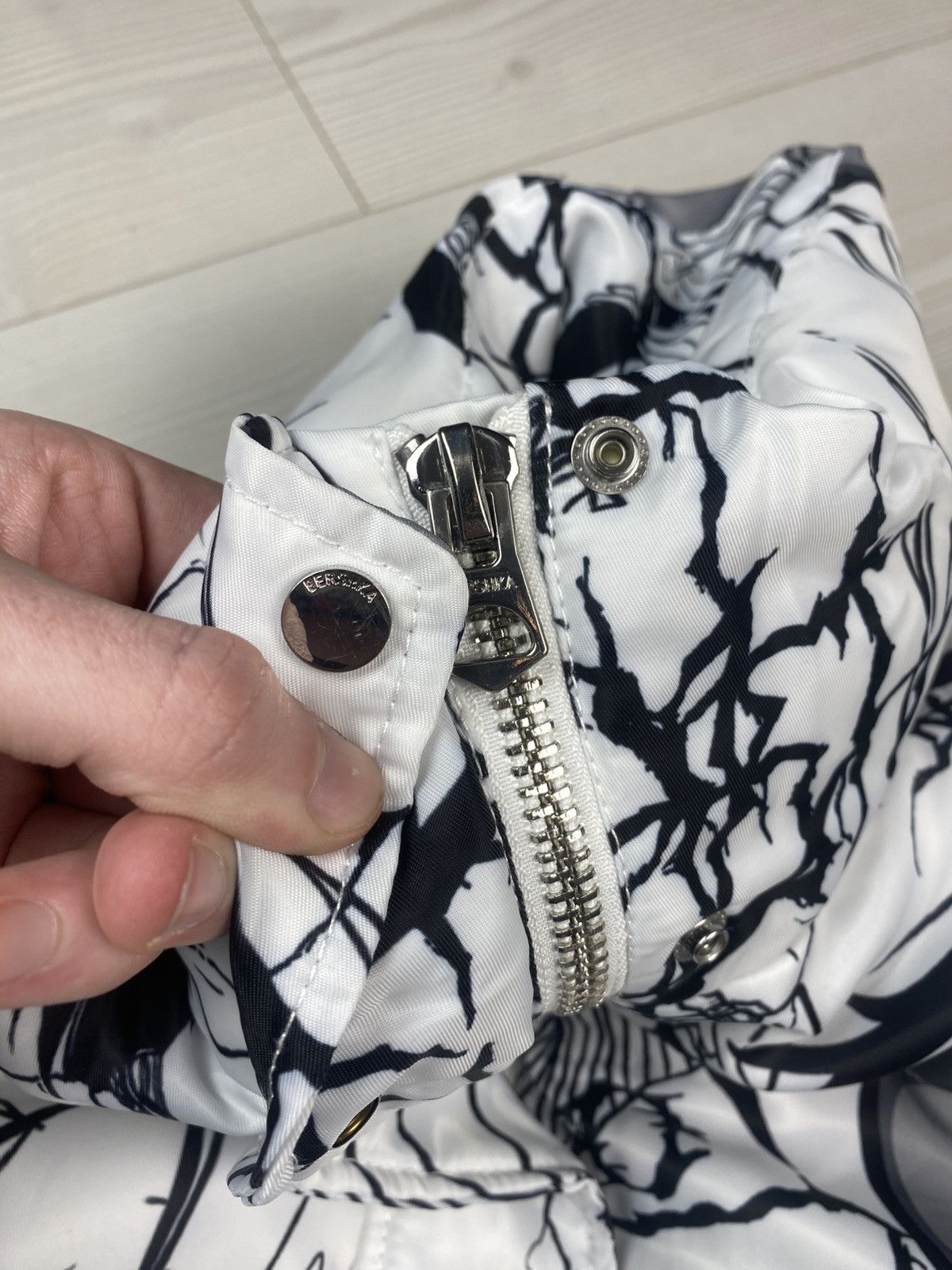 Bershka × Billie Eilish Bershka Billie eilish anime vest y2k Size US M / EU 48-50 / 2 - 6 Thumbnail