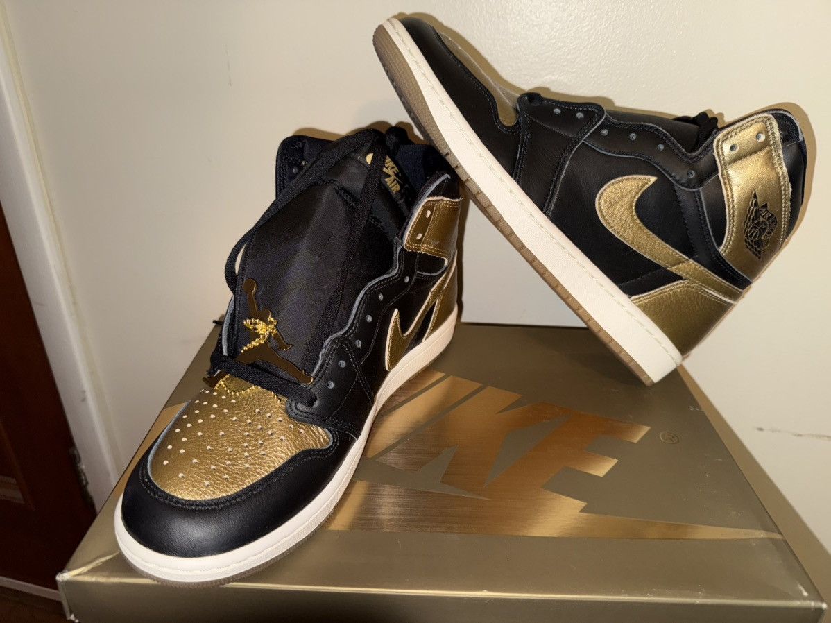 Nike Nike Air Jordan 1 Retro OG High Black/Metallic Gold Sail NEW Size US 9.5 / EU 42-43 - 2 Thumbnail
