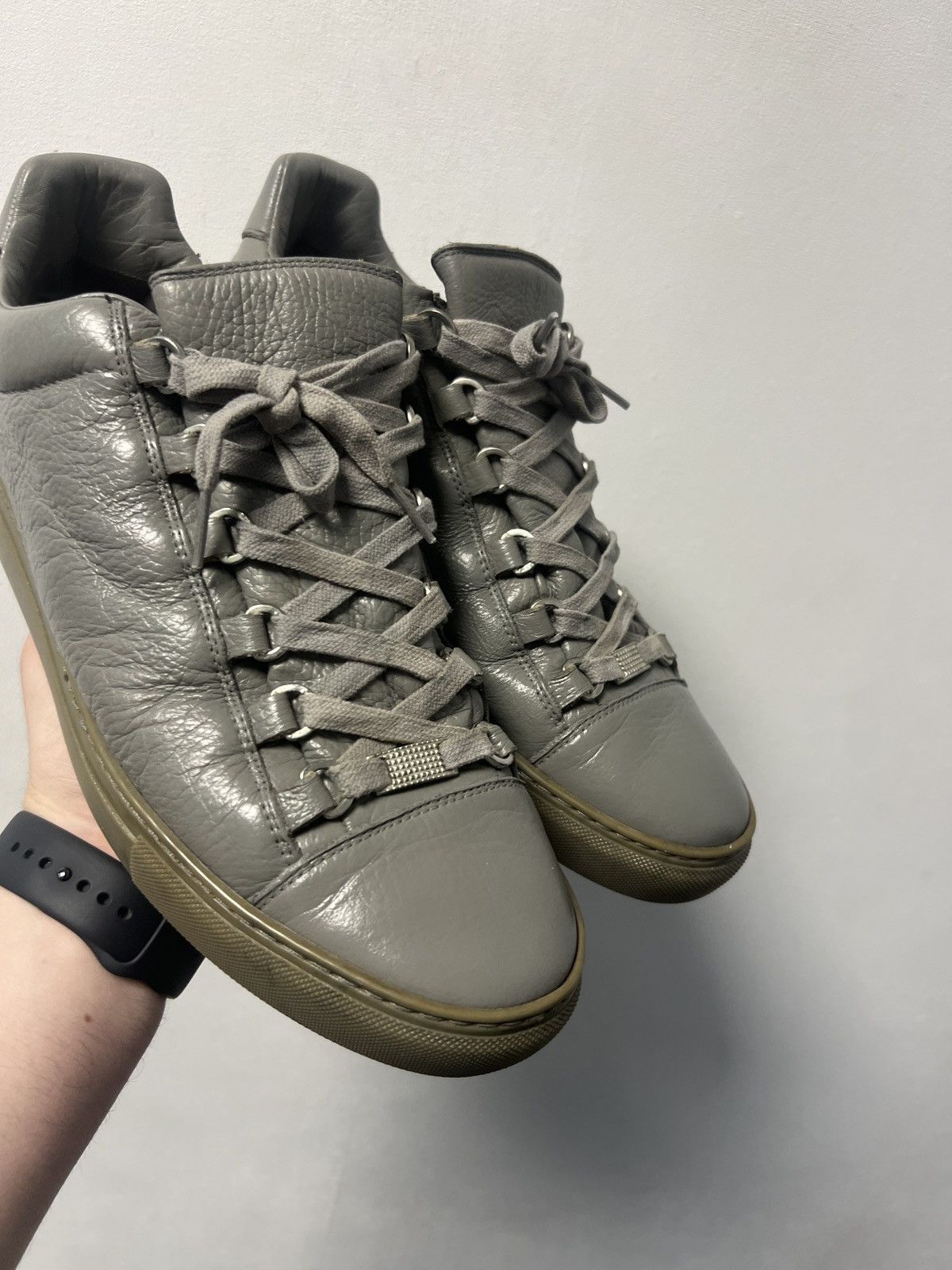 Balenciaga Balenciaga Arena Leather Low Top Sneakers Gray Size 42 Size US 9 / EU 42 - 2 Thumbnail