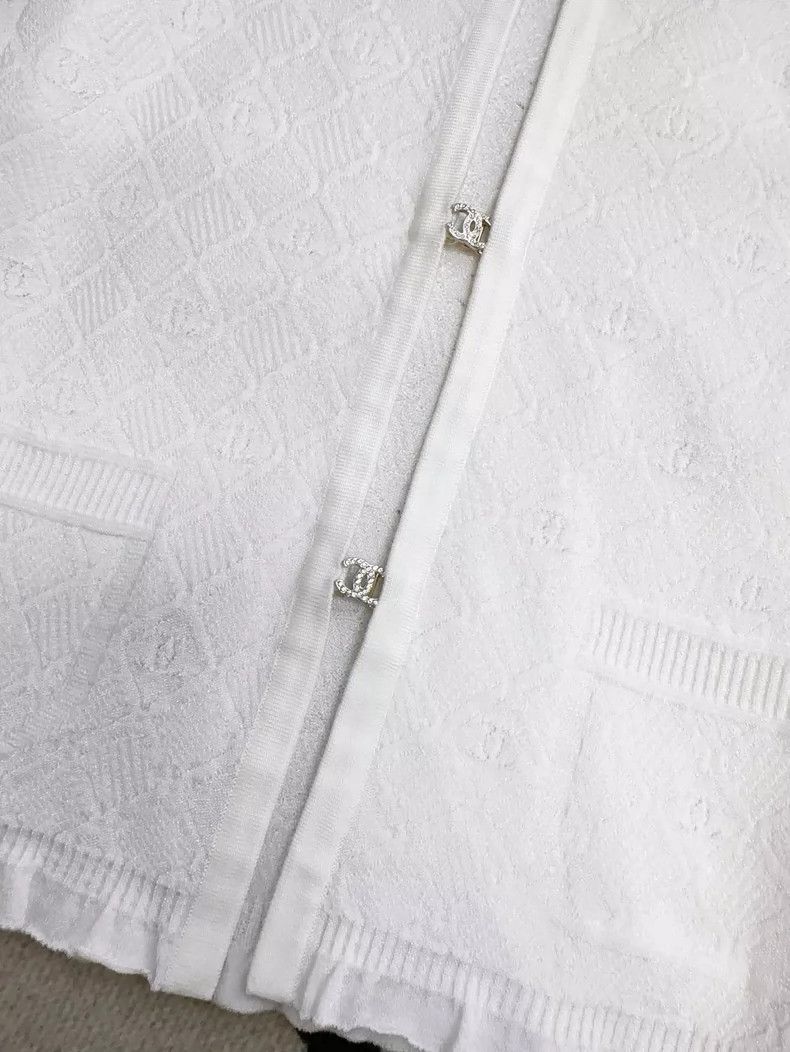 Chanel Chanel 24P white double C single-row diamond button small Size XXS / US 00 / IT 34 - 4 Thumbnail