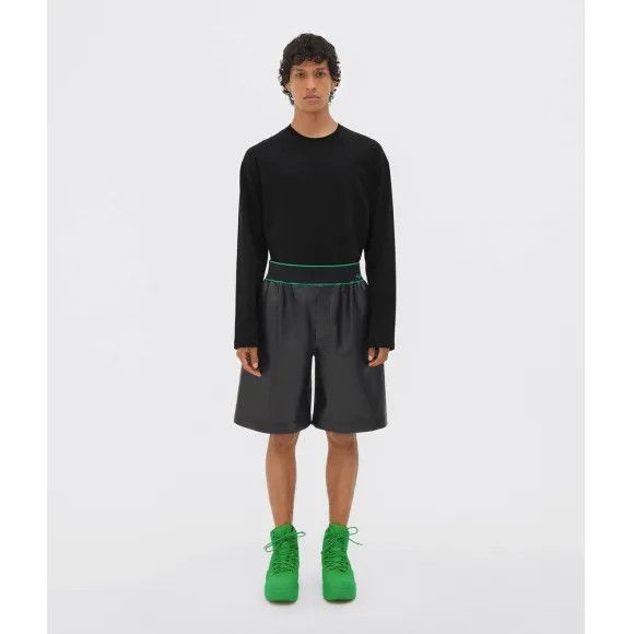 image of Bottega Veneta O1N1Vont0124 Shorts In Black, Men's (Size 34)