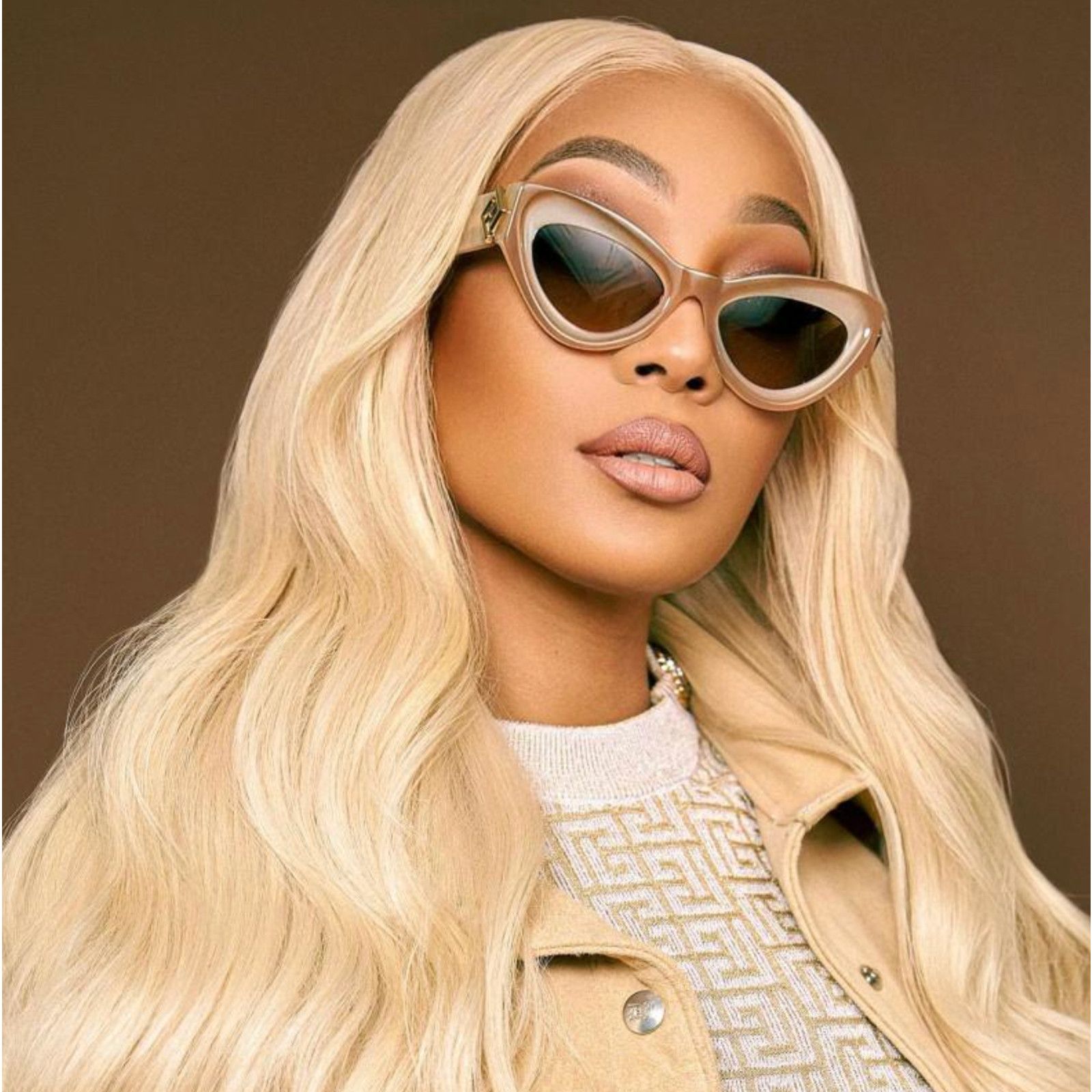 NEW Fendi FE40146I Diamonds Cat Eye Nude Sunglasses  display picture 2
