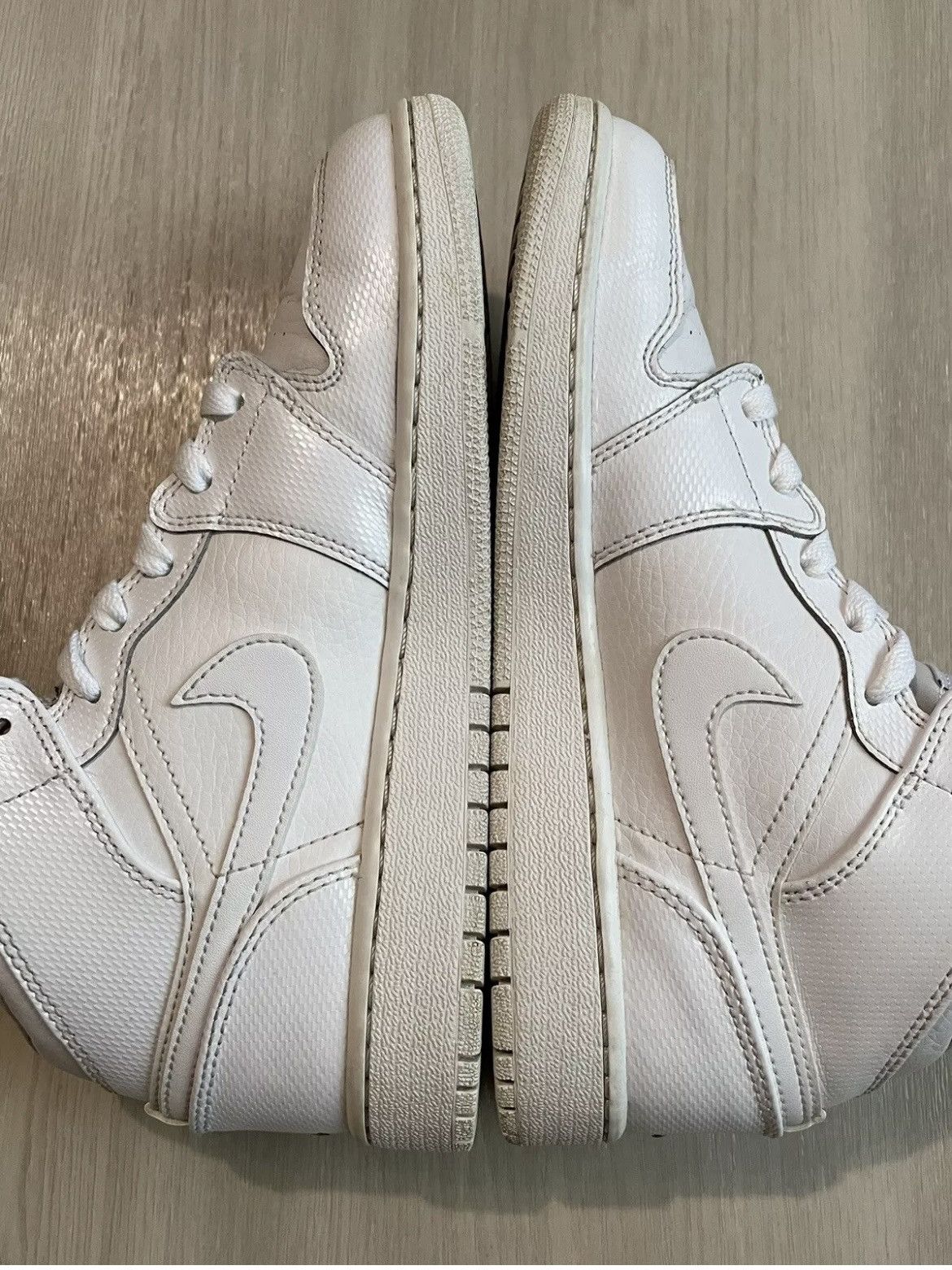 Jordan Brand × Nike Nike Air Jordan 1 Retro Mid GS White Cool Size 4.5Y Size US 6 / IT 36 - 3 Thumbnail
