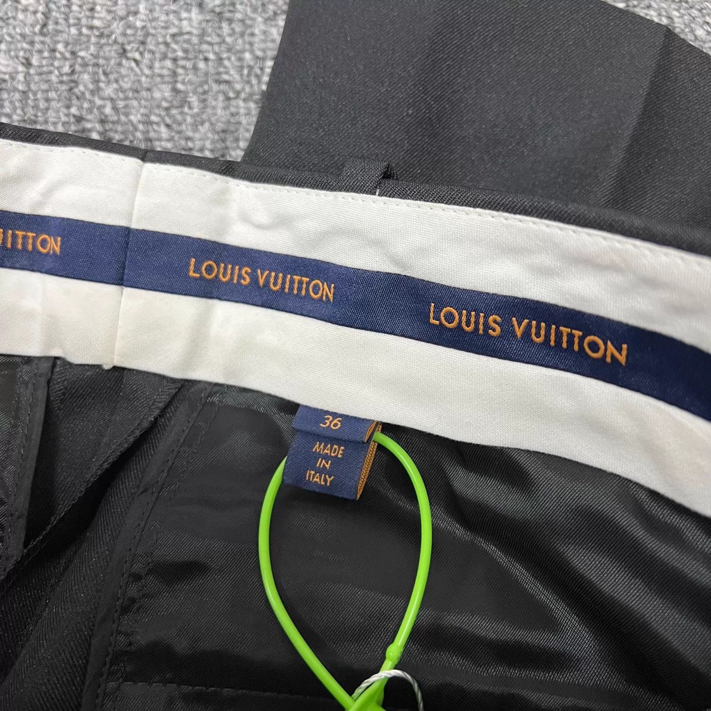 Louis Vuitton Lv Monogram Small Leather Tag Wide Leg Trousers Size 36 NWT Size 26" / US 2 / IT 38 - 5 Thumbnail