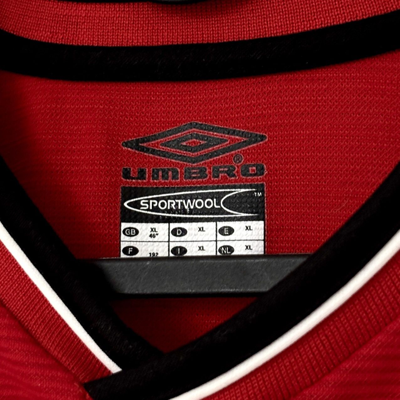 Umbro × Vintage 2000 2002 Manchester United Umbro Home Vintage Soccer Jersey Size US XL / EU 56 / 4 - 5 Thumbnail