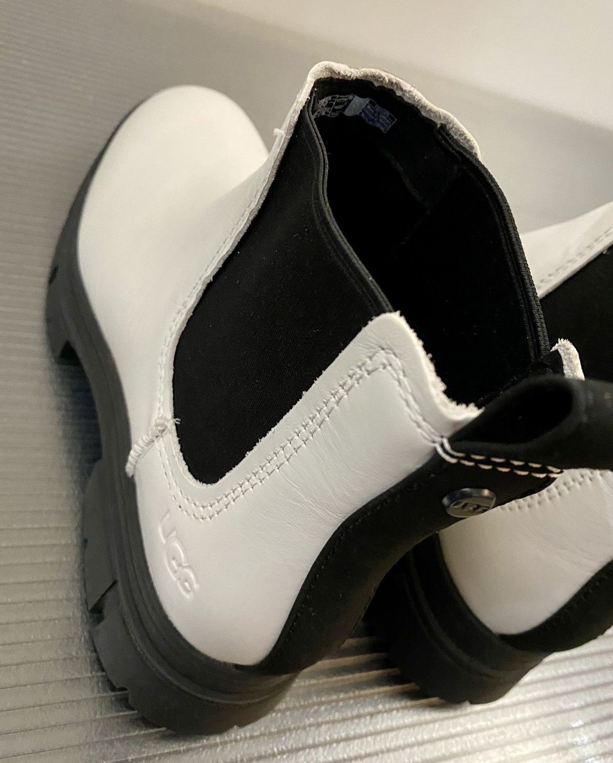 Ugg Ugg Ashton Chelsea white waterproof lug sole boots 9 NWOB Size US 9 / IT 39 - 10 Thumbnail