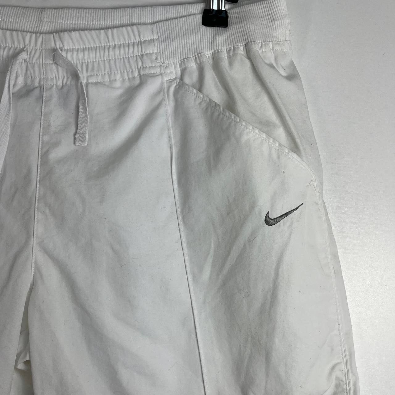 Nike Nike White Vintage Casual Sports Shorts Mens Size L Size US 40 / EU 56 - 2 Thumbnail