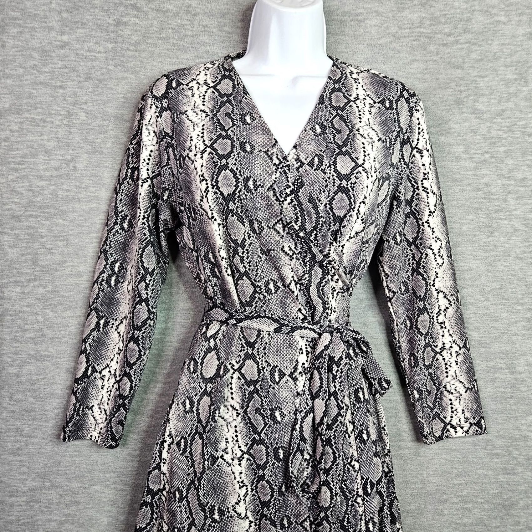Michael Kors Michael Kors Vintage Snake Print Wrap Dress Women’s Size 8 Long Sleeve A-Line Size M / US 6-8 / IT 42-44 - 3 Thumbnail