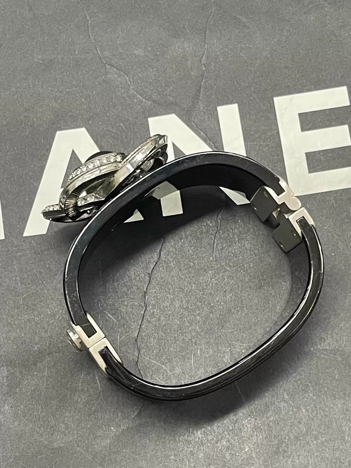 Chanel Chanel Black 3D Camellia Acrylic Bracelet Size ONE SIZE - 5 Thumbnail