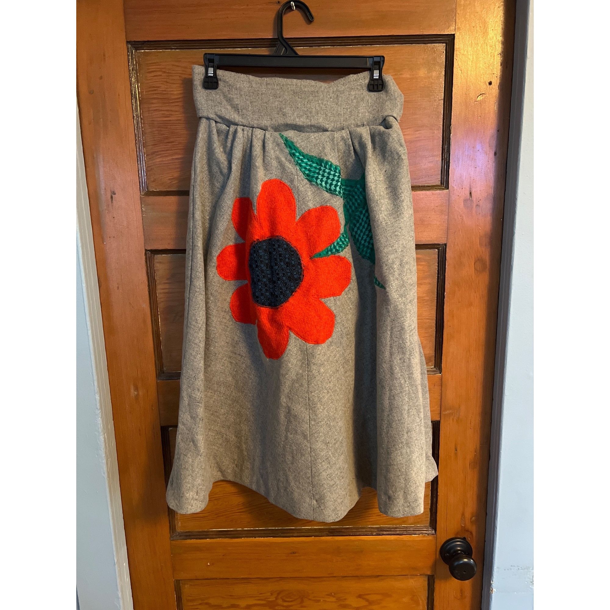 Other Vintage Handcrafted Gray Wool swing Skirt With Red Floral Ap Size M / US 6-8 / IT 42-44 - 1 Thumbnail